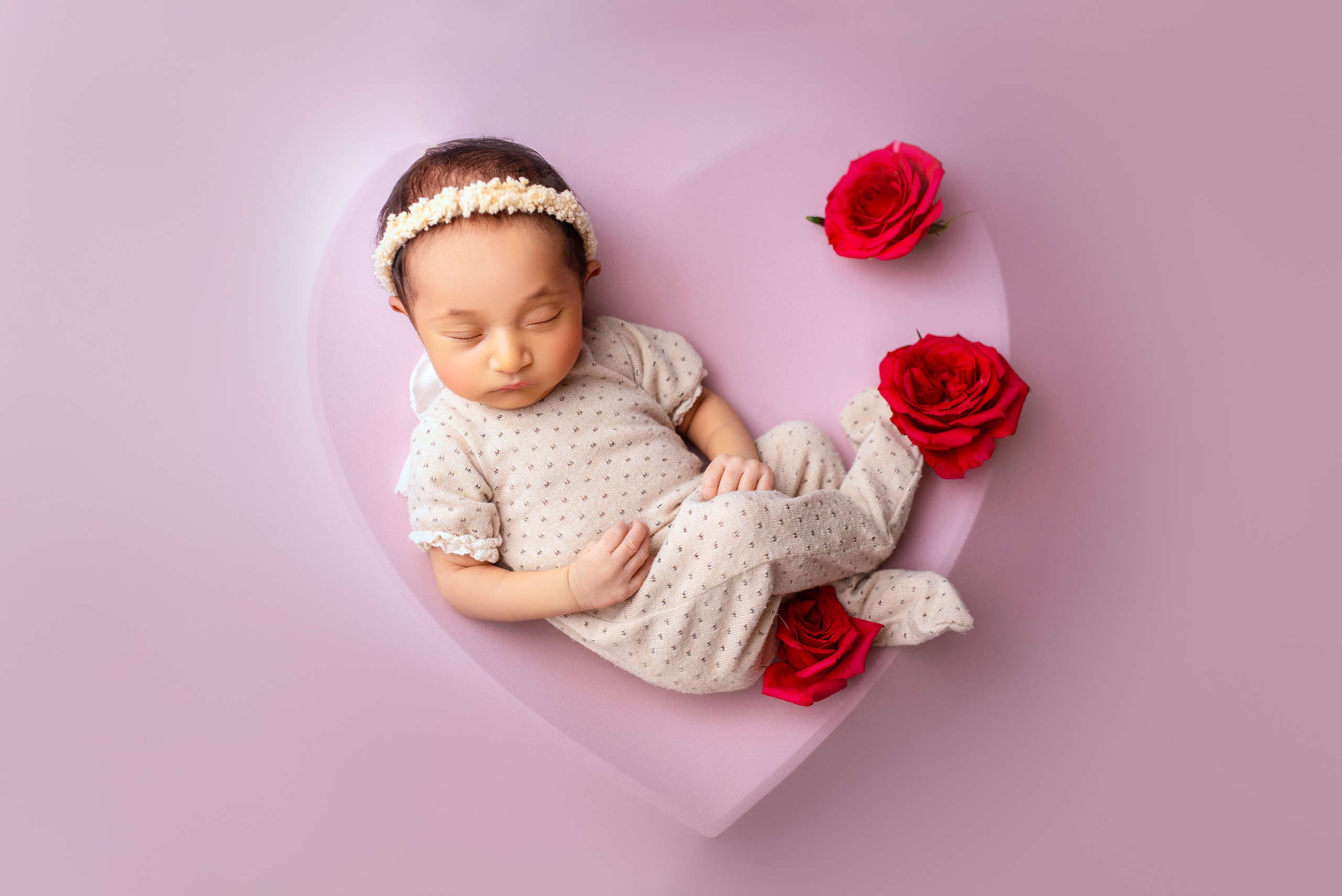 Newborn photoshoot. Newborn photographer and Photography Educator in Prague Yana Stelmakh