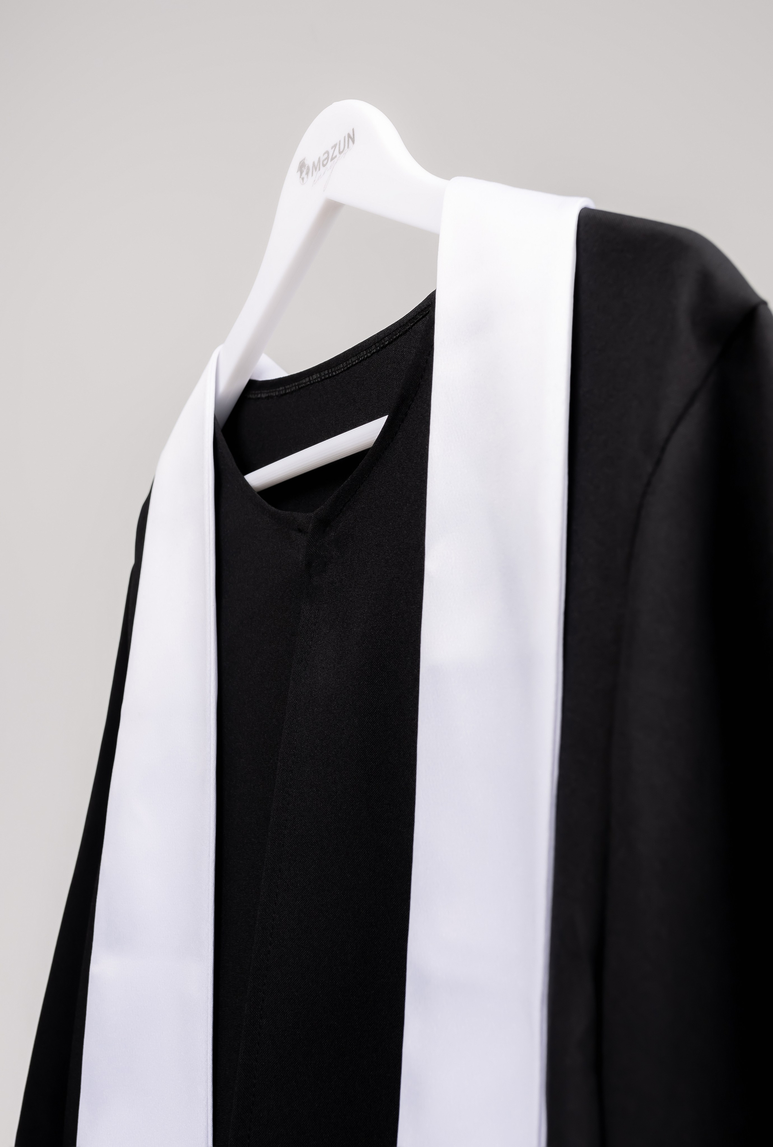 Premium mezun xalati, qara mezun geyimi, ag mezun libasi, qirmizi sarfli mezun paltari, mezun aksesuarlar, mezun papaqlari, mezun lentleri, mezun hediyyeleri, mezun fotosessiya geyimleri, mezun cekilisi ucun geyimler, mezun tedbirleri ucun aksesuarlar, mezun geyimlerinin icare ve satisi, premium mezun libaslari, mezun geyimleri online sifaris, mezun geyimleri Bakida, mezun geyimleri qiymetleri, mezun geyimleri modelleri, Mezun cekilisi, mezun fotosessiyasi, mezun cekilisi ucun geyimler, mezun mantiyasi cekilisi, mezun fotosessiya ideyalari, mezun gunu fotosessiya, mezun xatireleri, mezun papaqlari ile fotosessiya, mezun lentleri ile cekilis, ferdi mezun fotosessiyasi, qrup mezun cekilisi, mezun fotosessiya mekani, mezun ucun ideal cekilis fonlari, mezun fotosessiya aksesuarlari, mezun albomu sekilleri, mezun cekilisi poza ideyalari, universitet mezun fotosessiyasi, kollektiv mezun fotosessiyasi, mezun xalatlari ile cekilis, mezun mantiyasi fotosessiyasi, mezun geyimleri ile professional cekilis, mezun tebrik fotosessiyasi, en yeni mezun cekilis trendləri, mezun fotosessiya xidmetleri, premium mezun cekilisi, mezun cekilisi ucun dekorlar, mezun fotosessiyasi aksesuarlar, mezun gunu en gozel fotolar, mezun cekilisi fotostudiya, bakida mezun fotosessiyasi, xaricde mezun cekilisi, mezun gunune ozel cekilis,Məzun mantiyaları, eksklüziv məzun geyimləri, ağ və qara məzun libasları, məzun üçün xüsusi şarf modelləri, məzun papağı və aksesuarları, fərdi dizayn məzun geyimləri, məzun tədbiri üçün ən yaxşı seçimlər, məzun fotosessiyası üçün ideal libaslar, məzun mərasimi geyimləri, keyfiyyətli məzun mantiyası, rahat və şık məzun geyimləri, məzun üçün lent və tac modelləri, məzun simvolik medalları, icarəyə verilən məzun libasları, məzun geyimlərinin sərfəli qiymətləri, onlayn məzun geyimi sifarişi, məzun paltarı mağazası, dəbli məzun geyimləri, premium məzun mantiyalarının satışı, universitet məzunları üçün mantiyalar, kollektiv məzun geyimləri, məktəb məzunları üçün geyimlər, diplom mərasimi üçün geyimlər, fərqli rəngdə məzun libasları, ən yeni məzun geyimləri, rahat və premium məzun geyimi seçimləri, Bakıda məzun geyimi mağazası, məzun üçün ən yaxşı libaslar, məzun dünyası, mezun dunyasi, mezun geyimleri