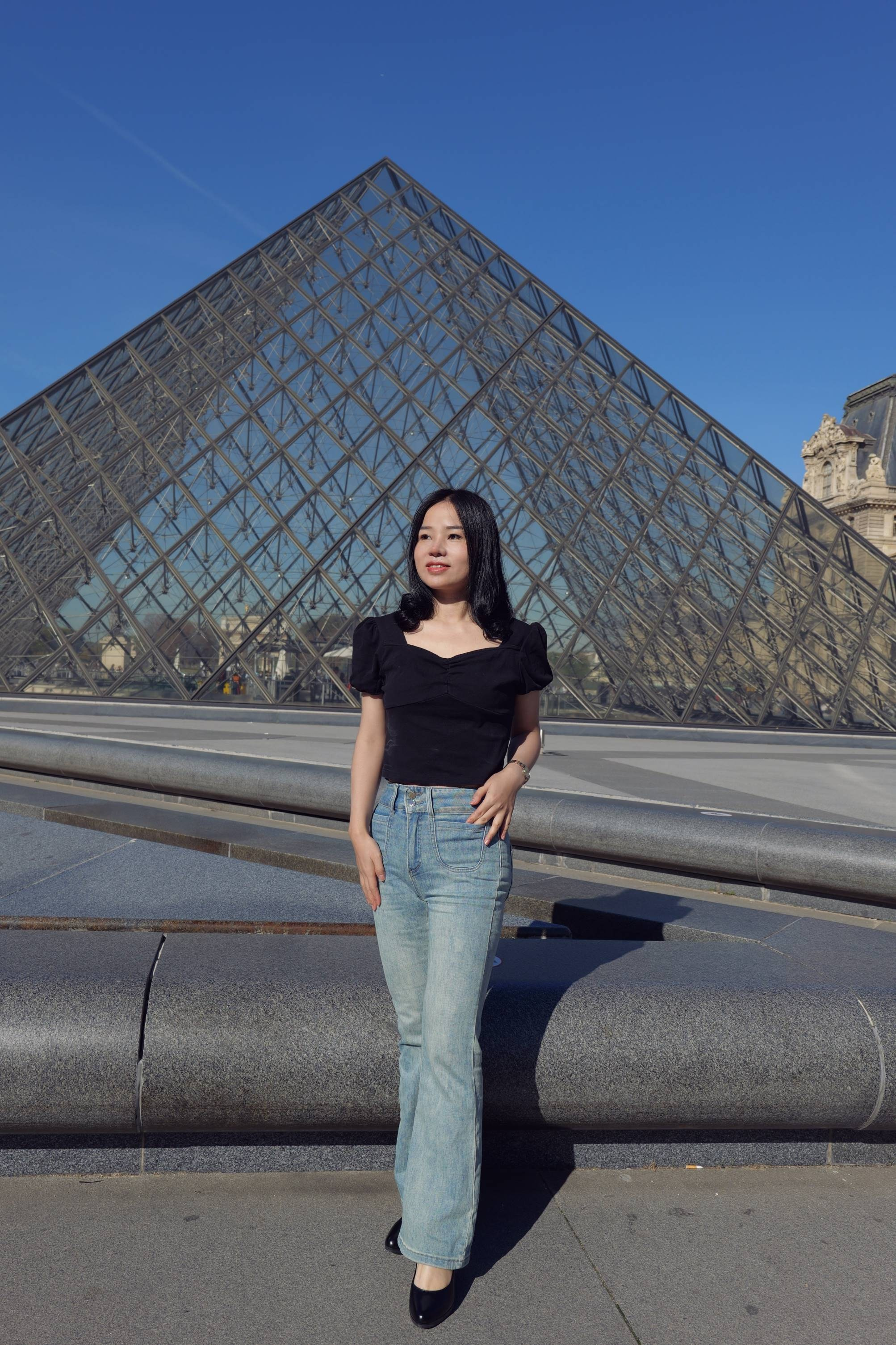 LouvreMuseum. Lifestyle & Travel Portrait photography in Paris Shyl