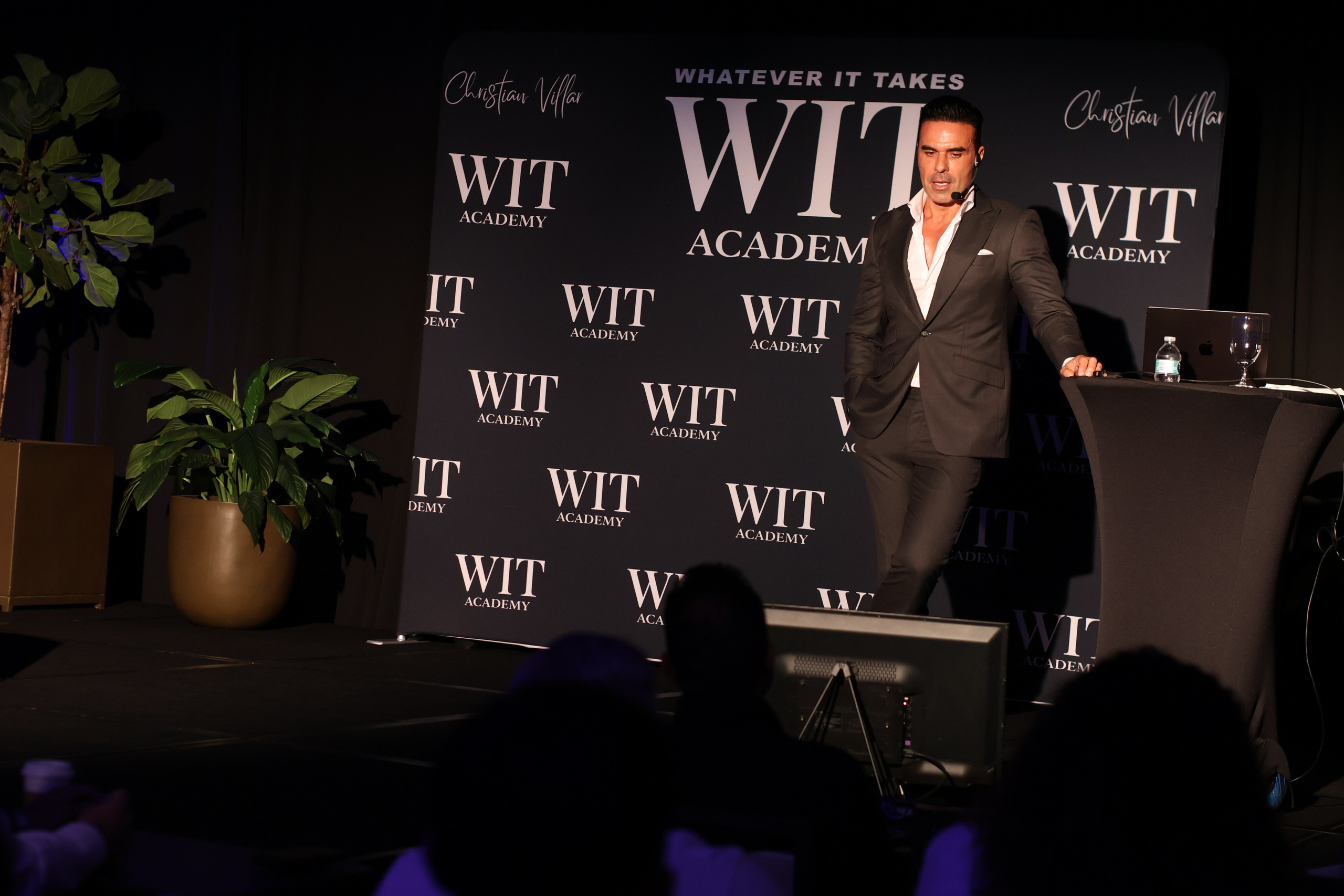Cristian Villar. Workmakeapp Studio