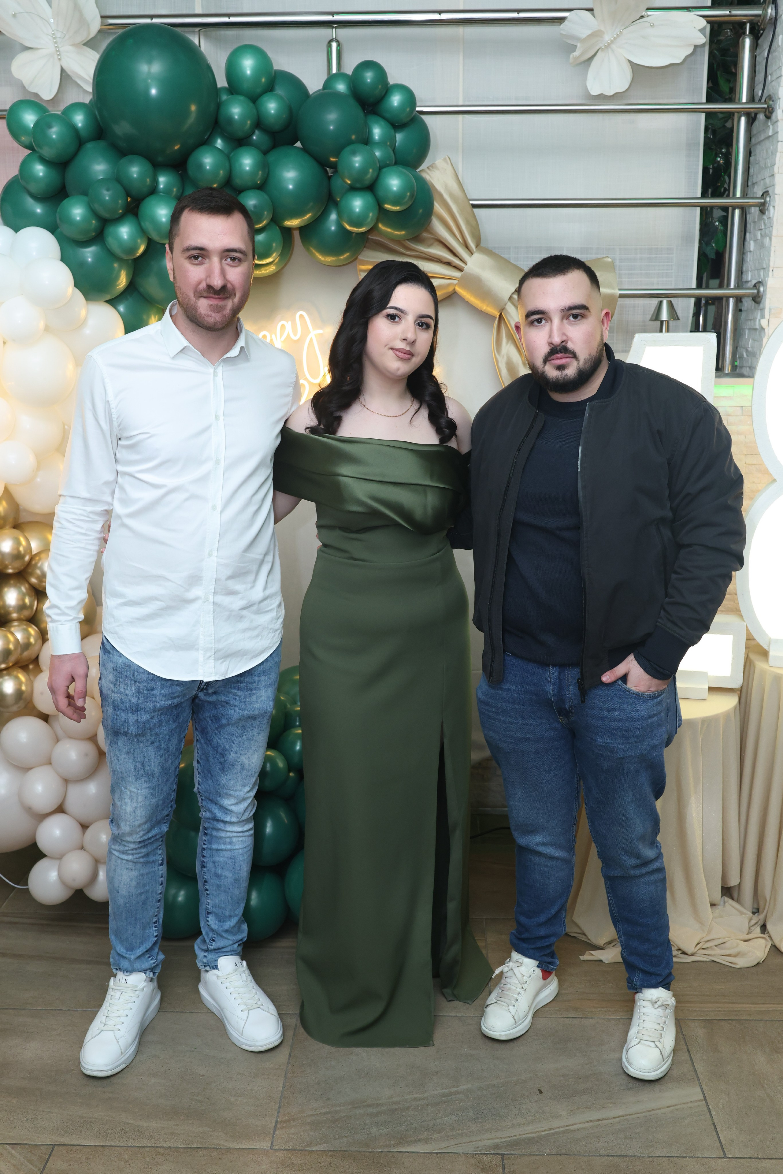 Sarin 18ti rođendan. Foto Simic Jagodina