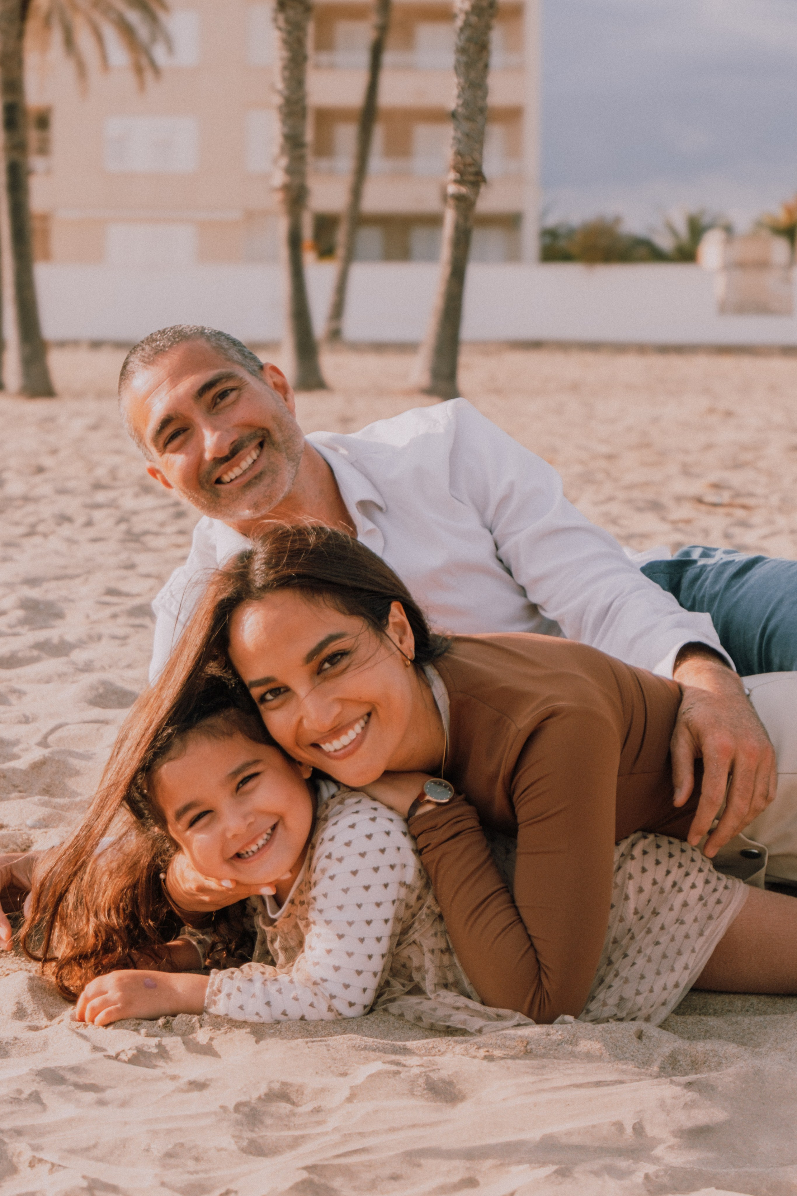 Sesión familiar en la playa. Fotografía profesional en Calafell - Elena Medvedeva