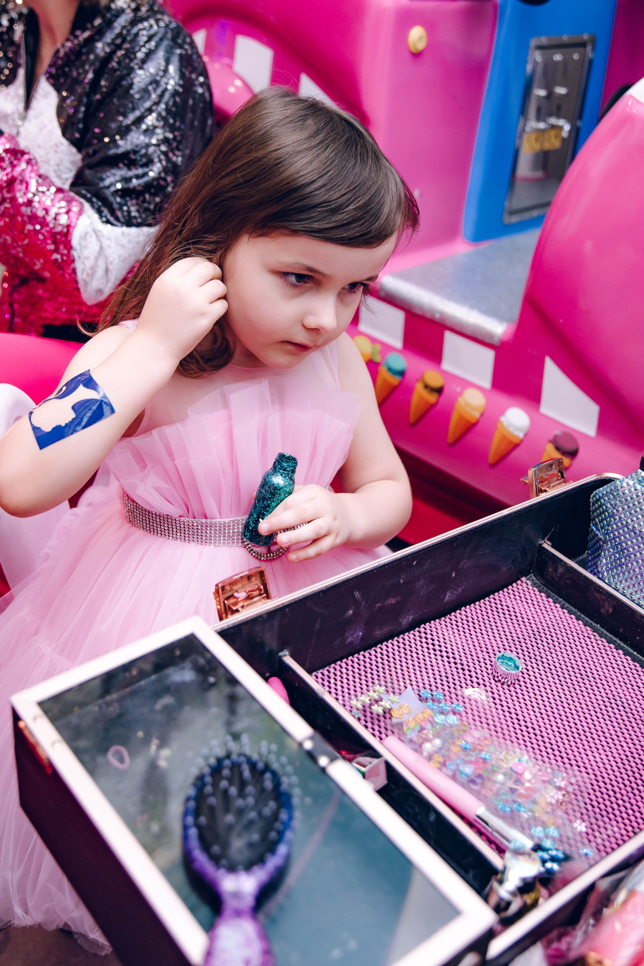 Geburtstag Party. Portrait family photographer in Berlin Elena Zakh