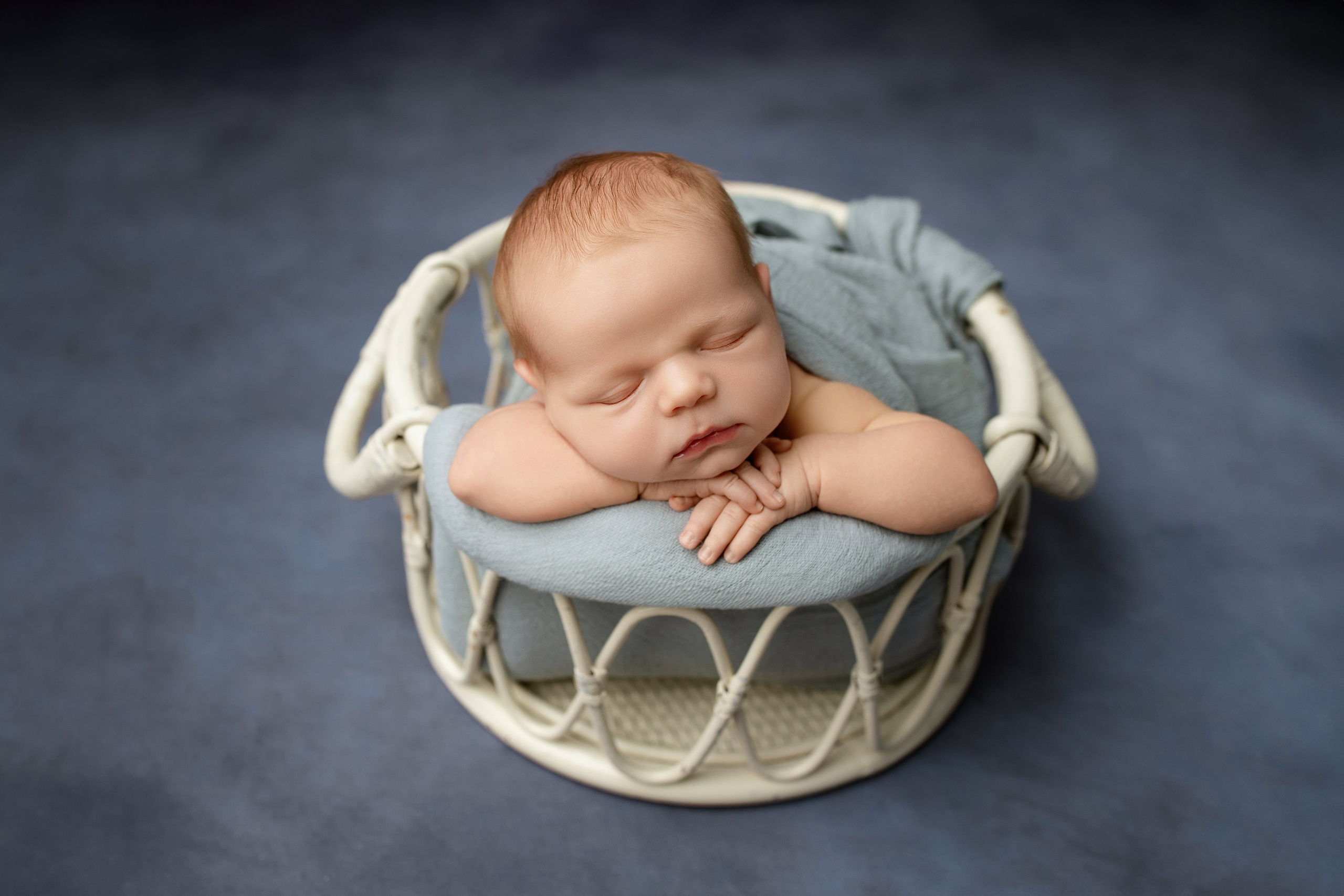 Esu Aleksandra naujagimių ir kudikių fotografė iš Vilniaus