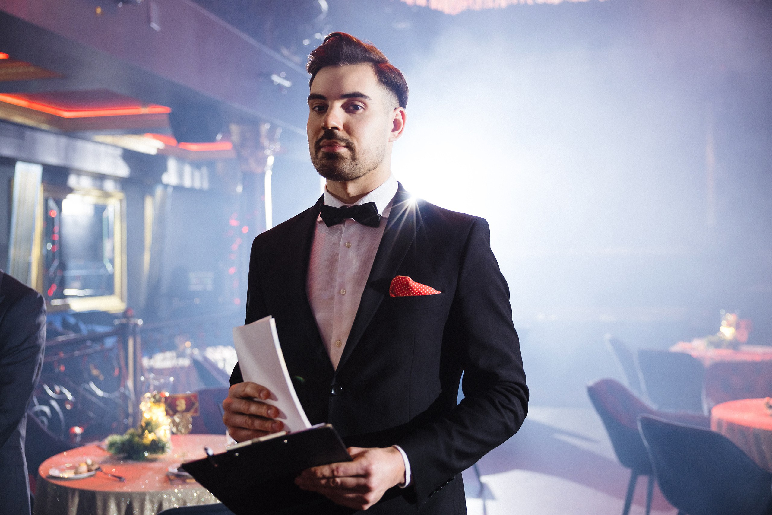 Новогодняя фотосессия в стиле «Оскар» для компаний — свет софитов и звёздные кадры. Евгений Тимофеев | Свадебный и контент-фотограф и видеограф в Риге