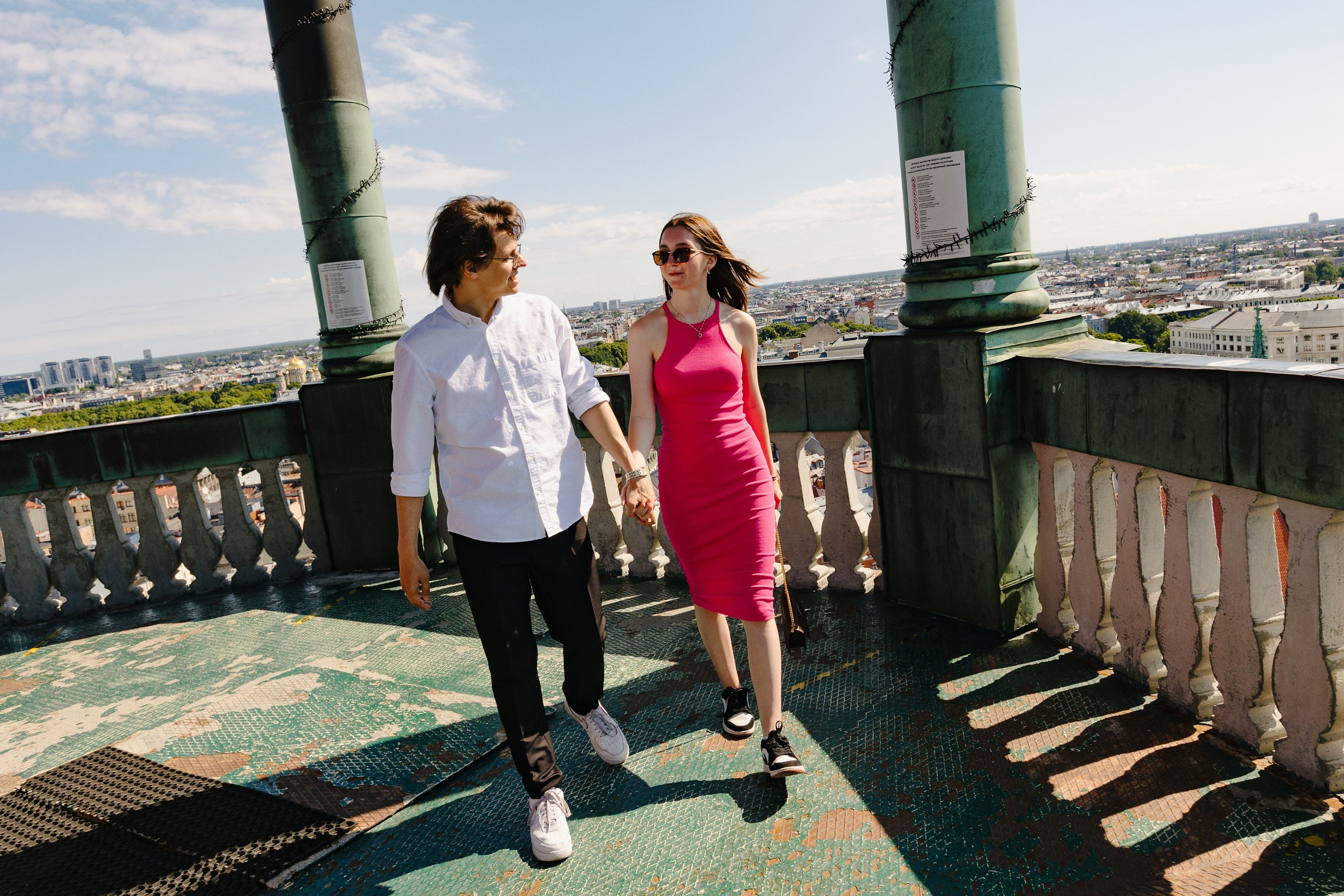 Летняя фотосессия лавстори в Вецриге, Латвия. Евгений Тимофеев | Свадебный и контент-фотограф и видеограф в Риге