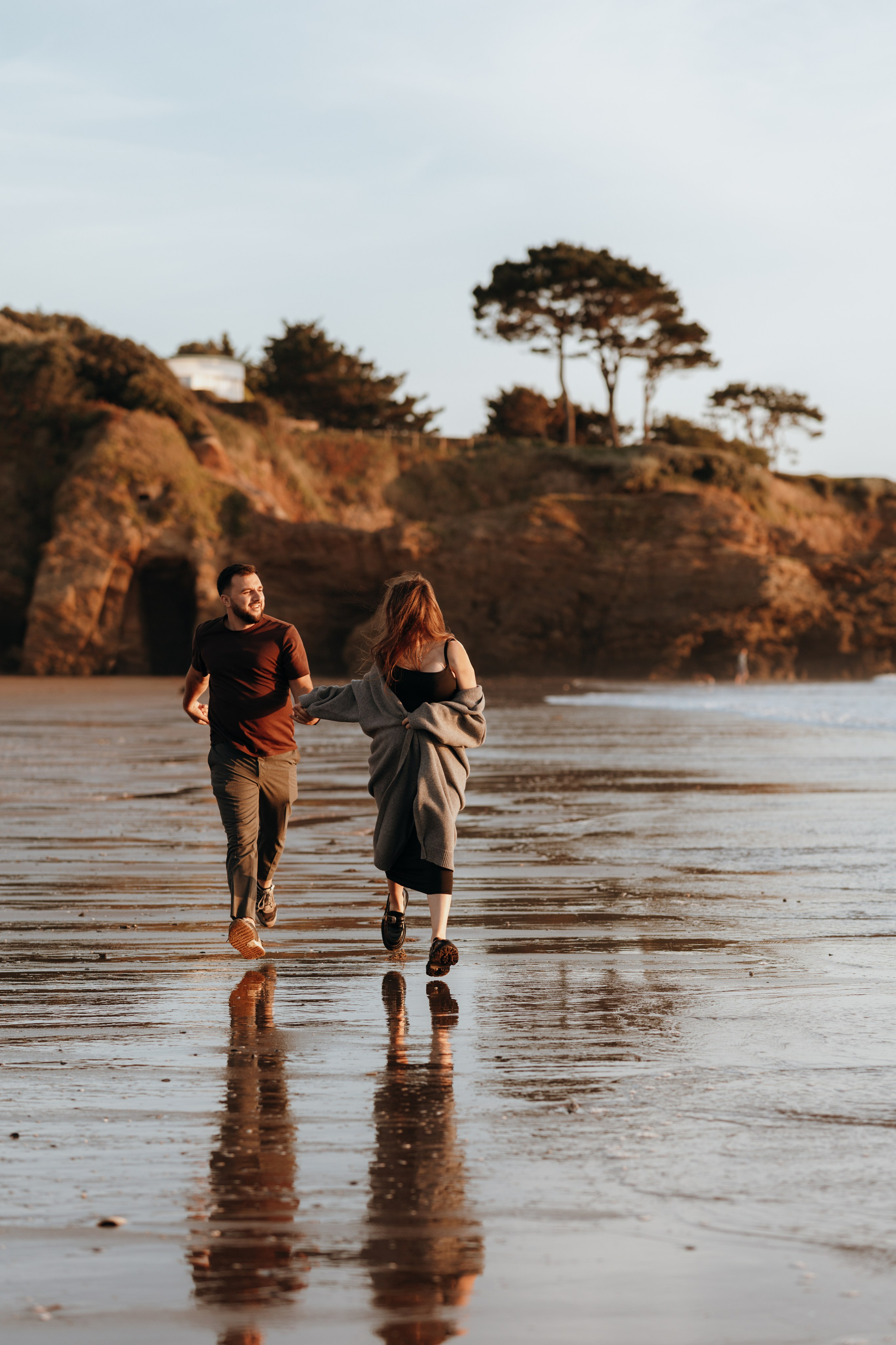 Sunset maternity photoshoot. Annah Louwagie — Lifestyle photographer for couples, families & brands | France & worldwide