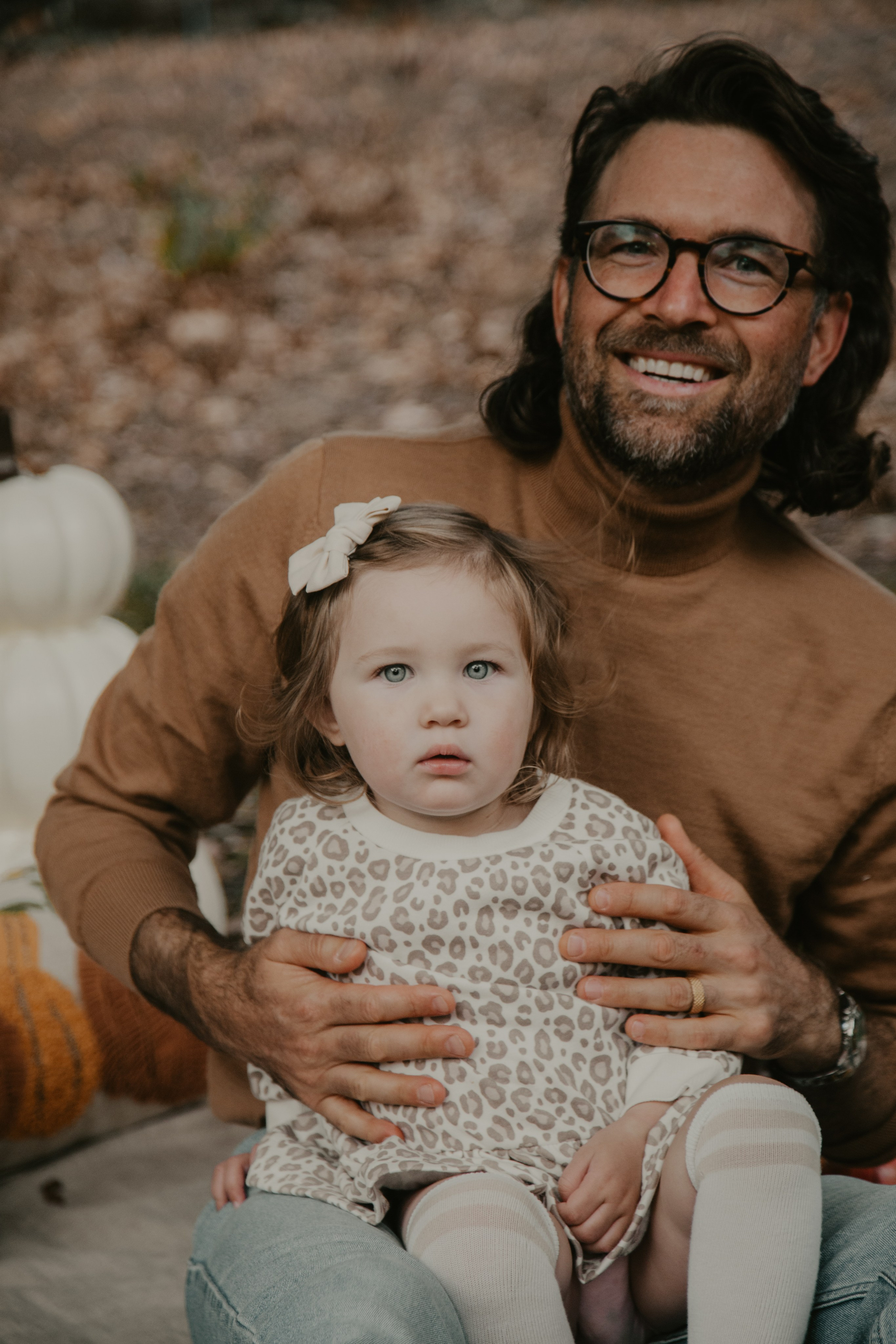 Family in nature. Family and children’s lifestyle photographer Elena Tumanova