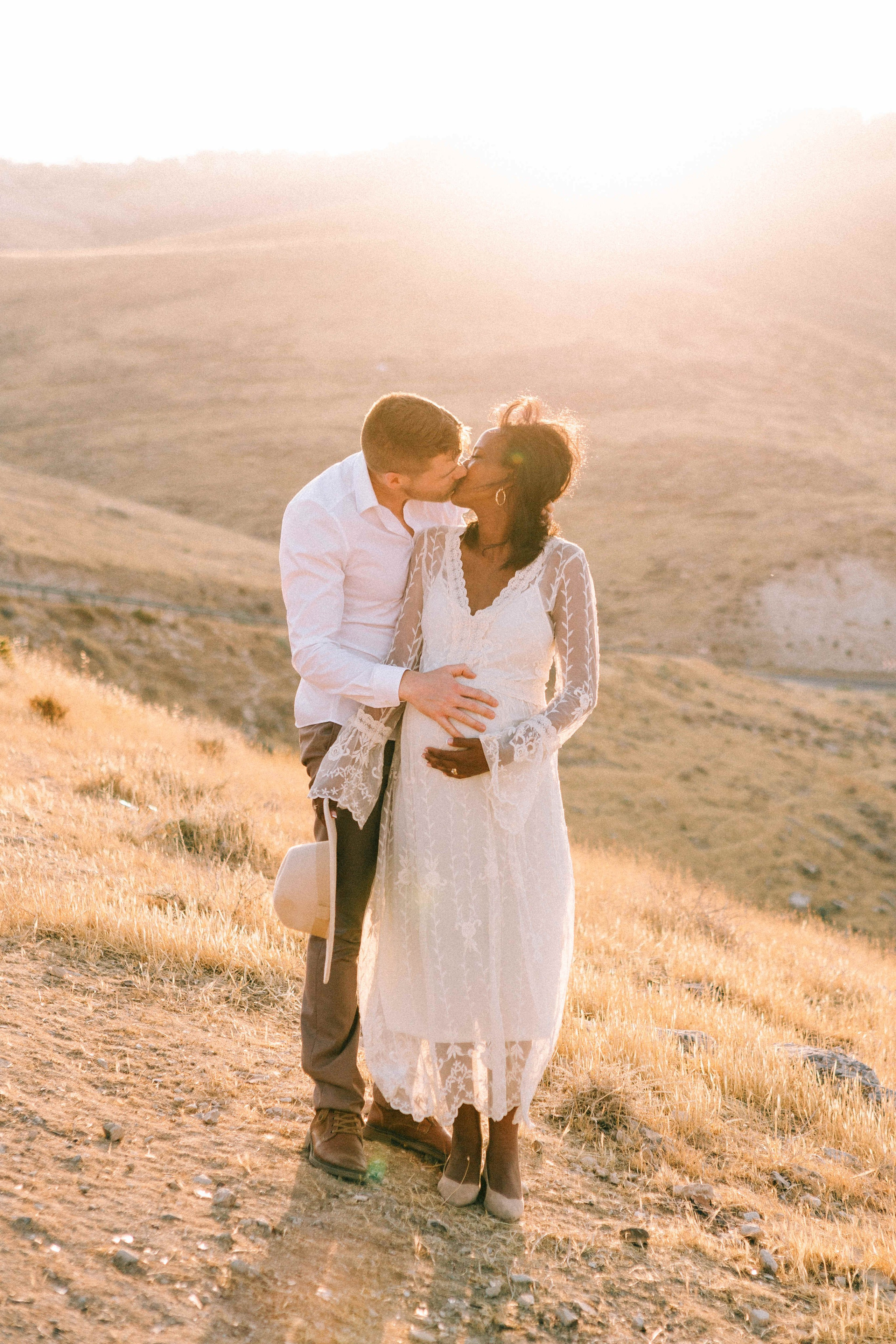 PHOTO SESSION IN THE DESERT NEAR MAALE ADUMIM. PHOTOGRAPHER IN ISRAEL