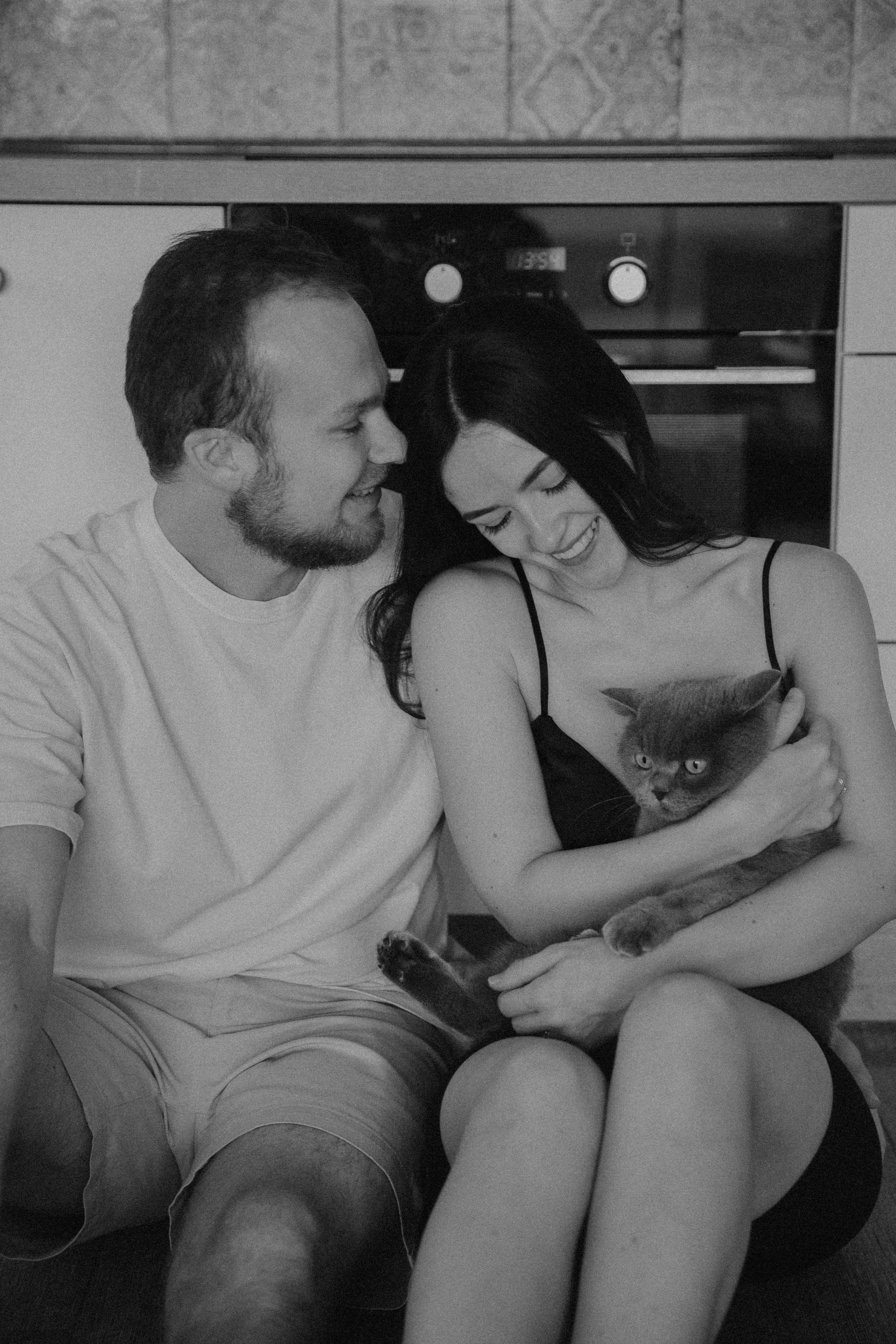 Anna+Andrew | At-home session. Photographer in Los Angeles. Julia Ishmuratova