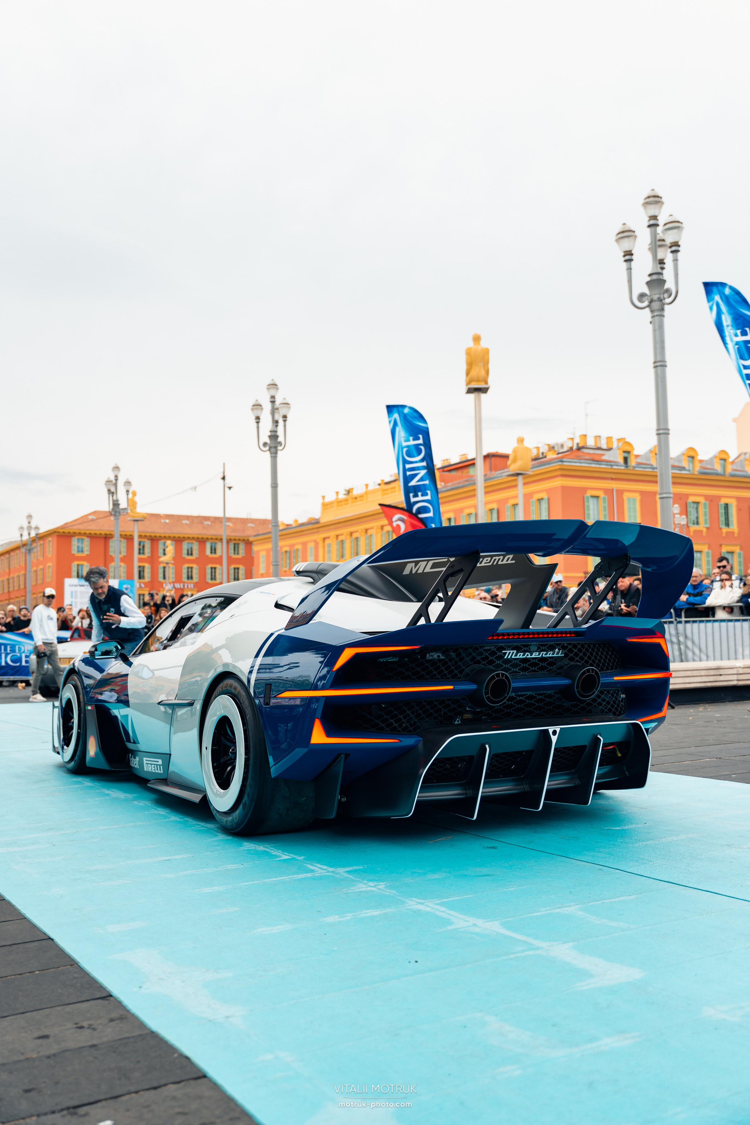 Legends de Nice. Photographe de voitures à Paris — Vitalii Motruk