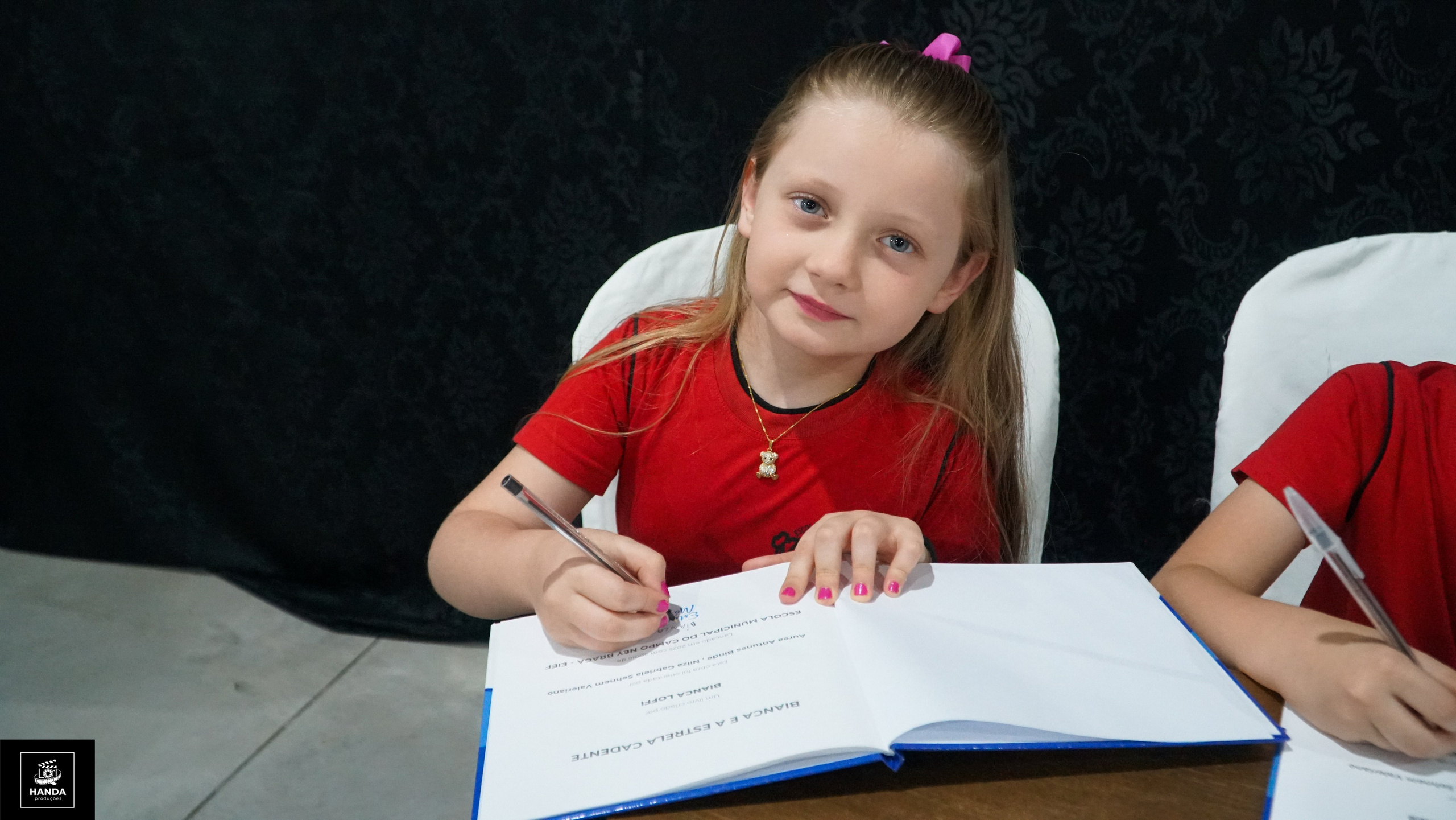 Noite autógrafos colégio Aurélio Buarque de Holanda. Handa Produções