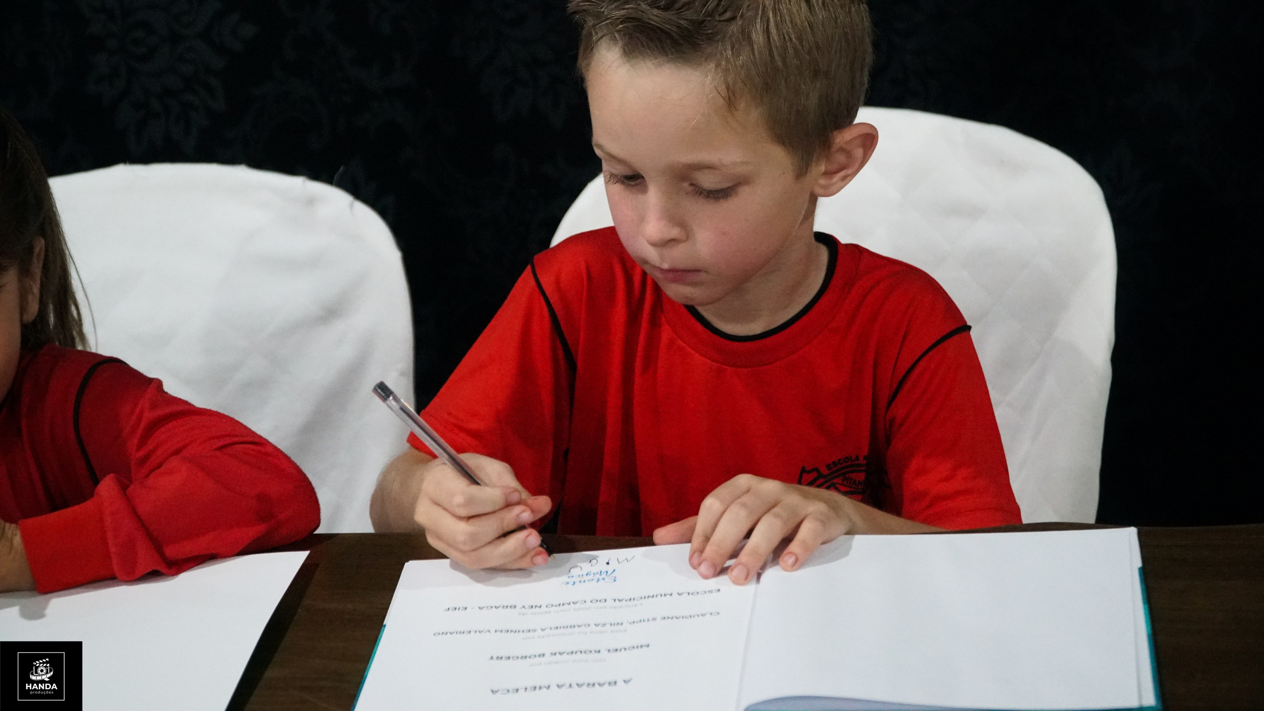 Noite autógrafos colégio Aurélio Buarque de Holanda. Handa Produções