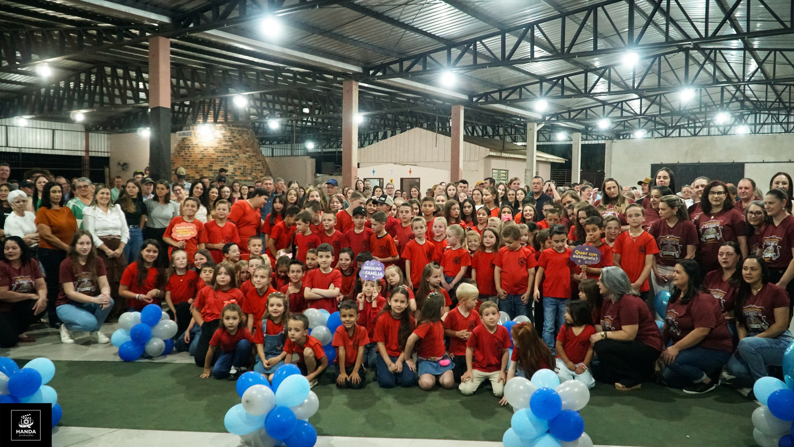 Noite autógrafos colégio Aurélio Buarque de Holanda. Handa Produções