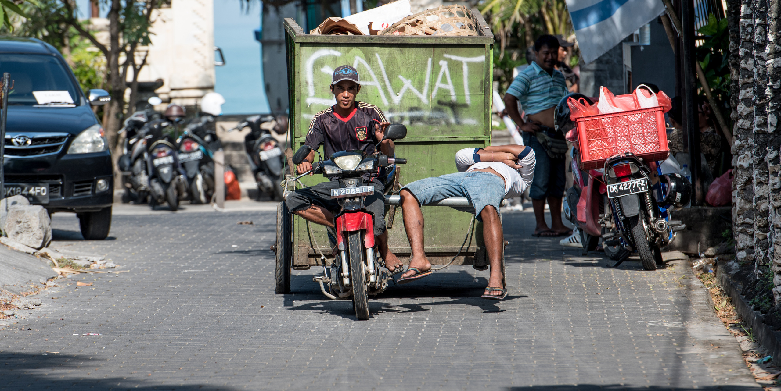 Street. Unit still photographer Roman Galasun