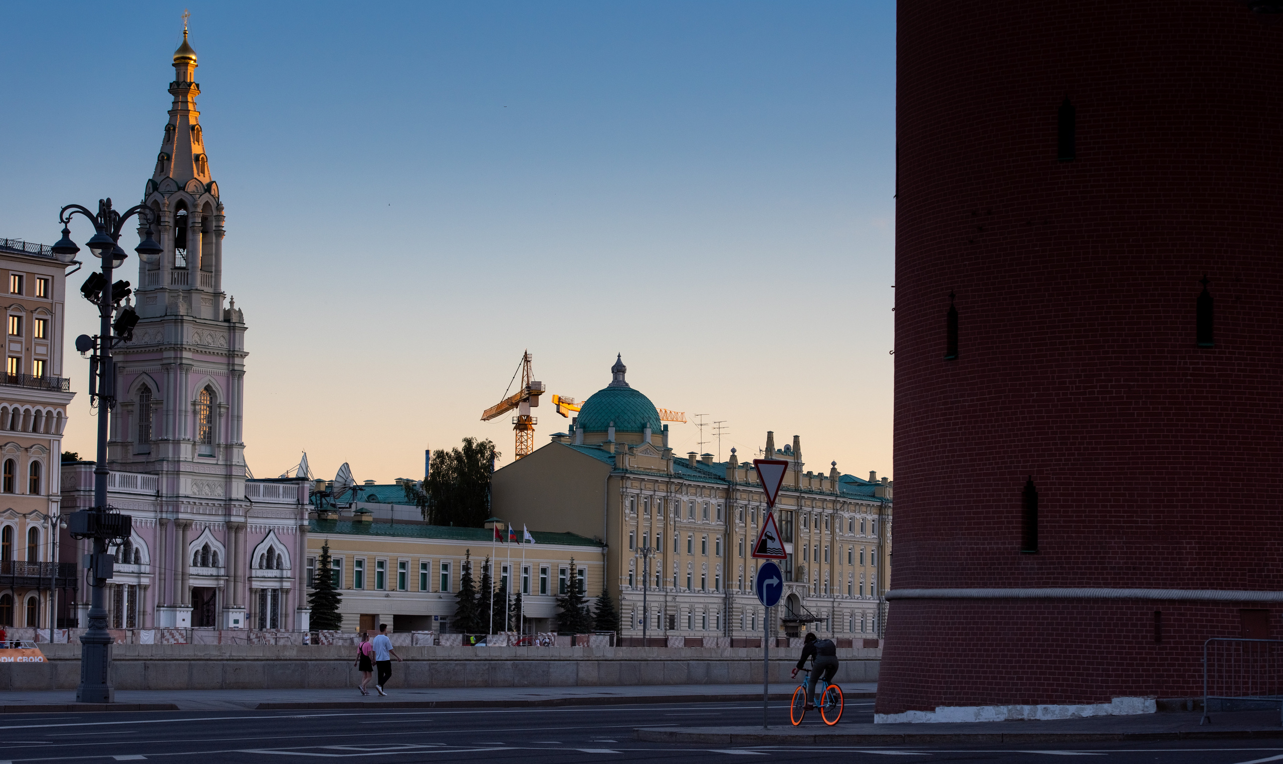 Street. Unit still photographer Roman Galasun