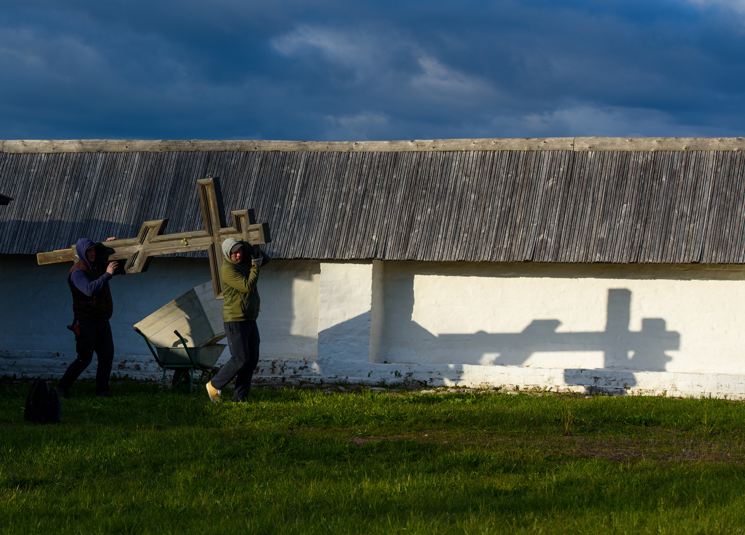 Street. Unit still photographer Roman Galasun