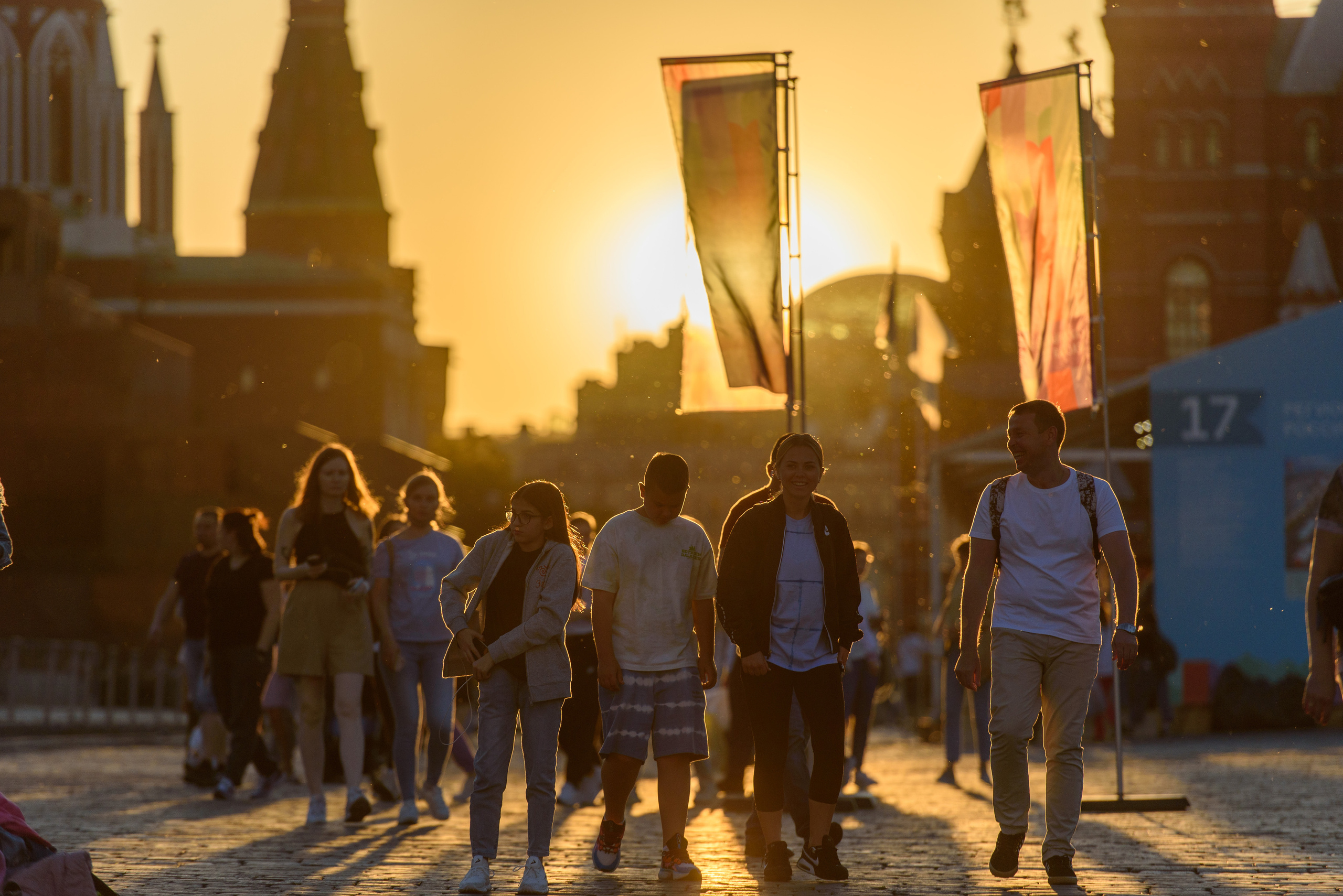 Street. Unit still photographer Roman Galasun