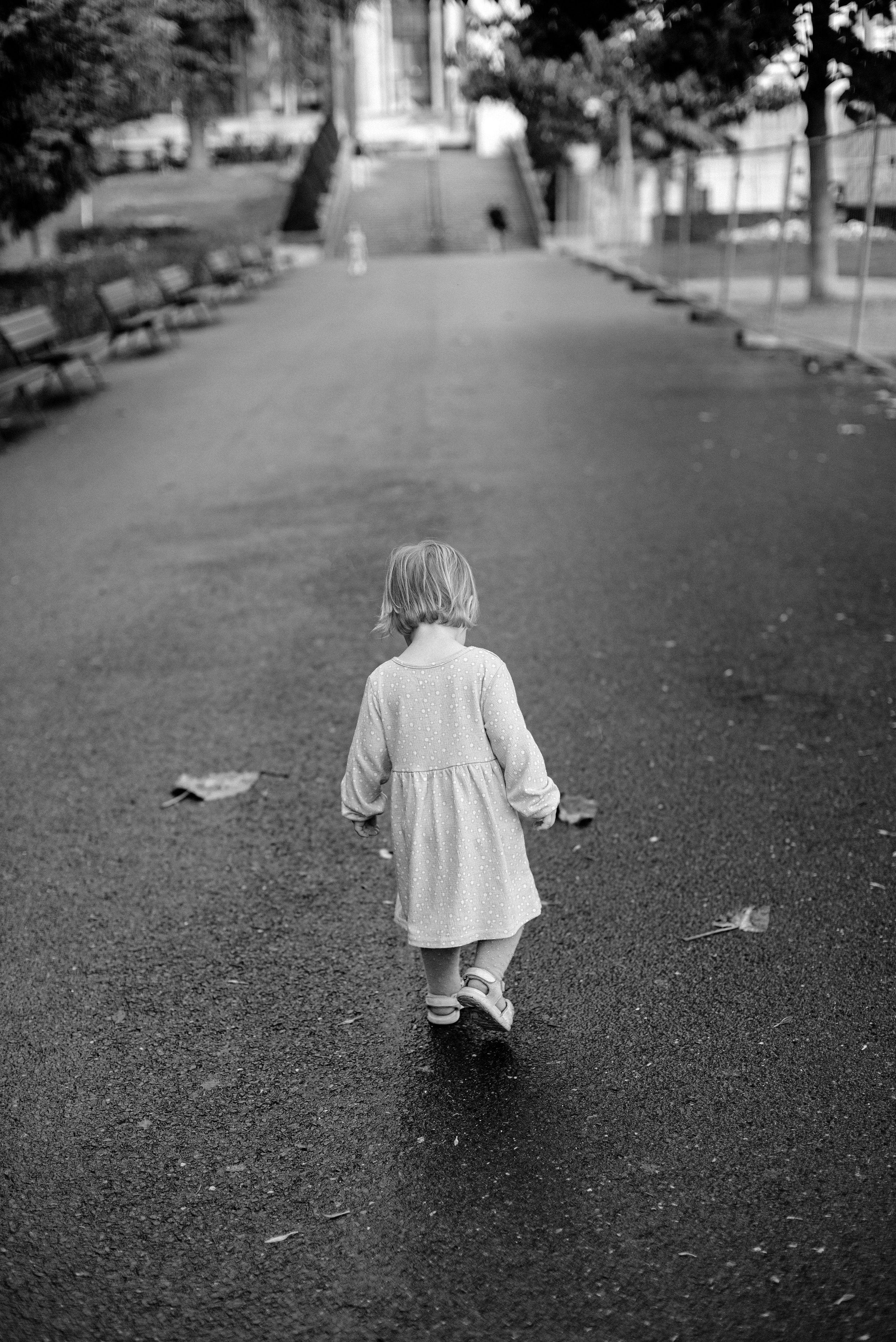 Sunset family session by the Eiffel tower. Ksenia Marchand/ Lifestyle photographer in Paris