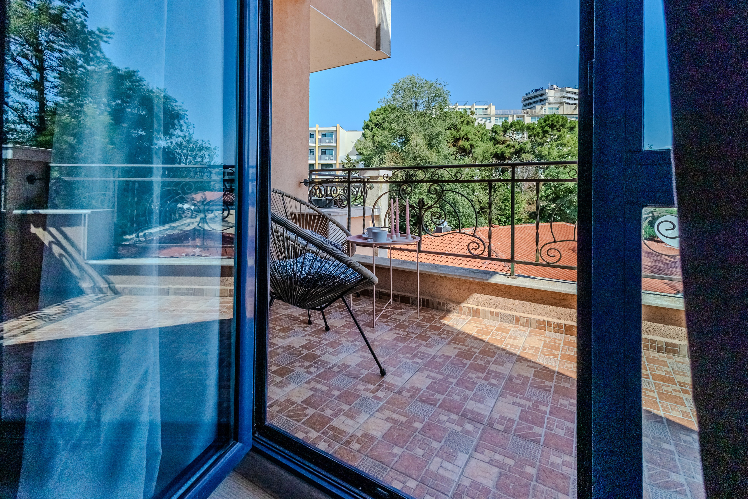 Хотел. Фотограф Ирина Йотова