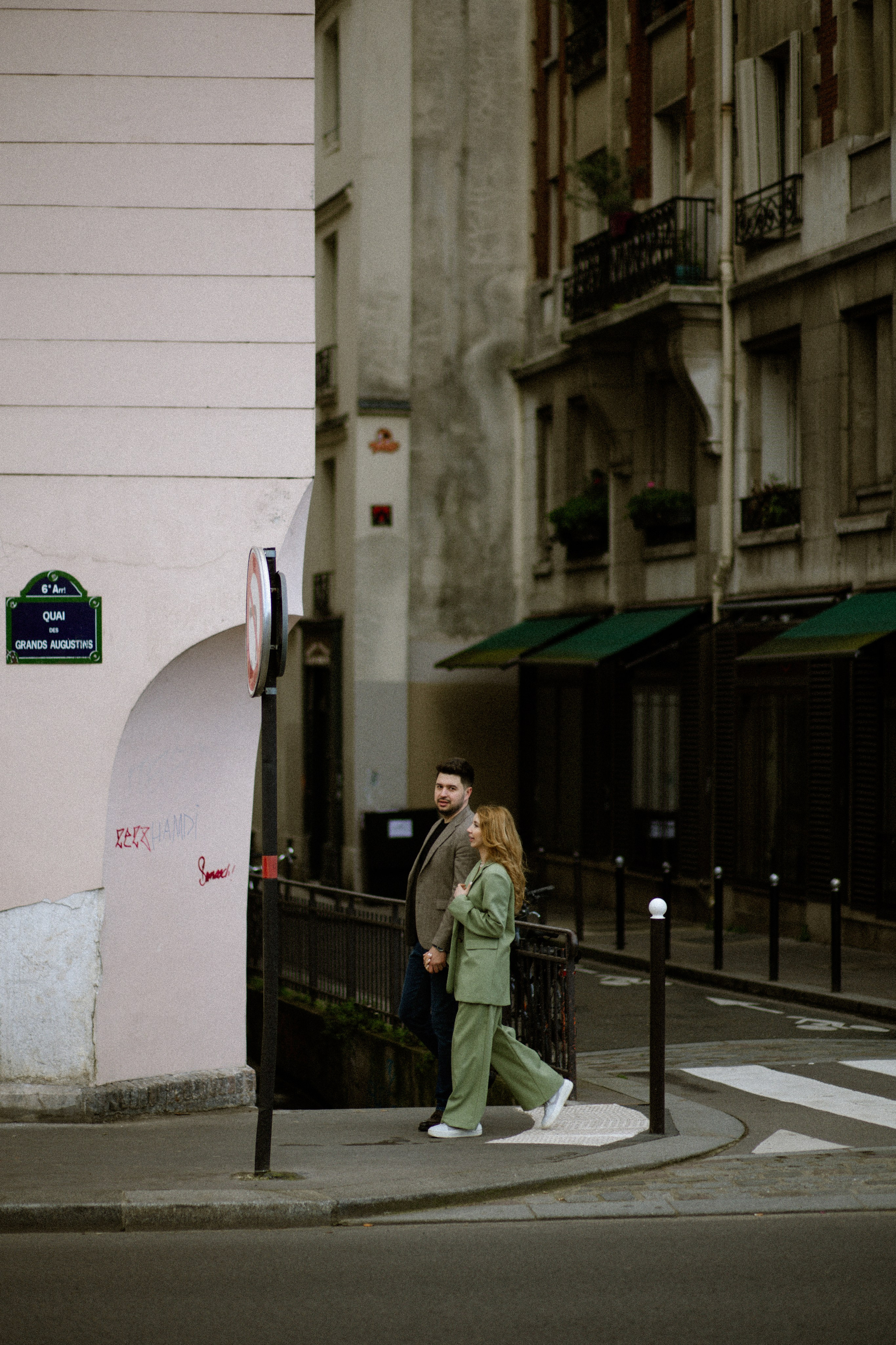 Couple Photo Walk in Paris — Romantic Lifestyle Photography. Paris Wedding Photographer