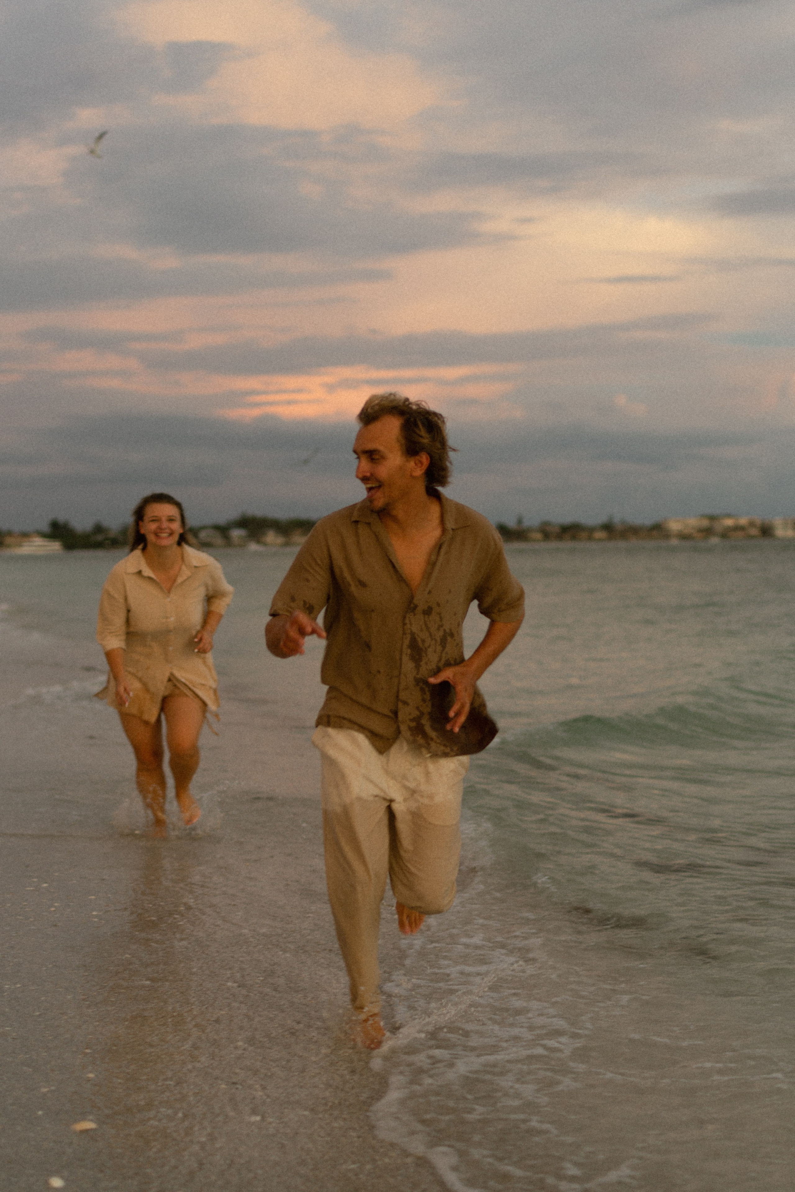 Olya & Misha. Ocean. Photographer Vladmir Gladkov