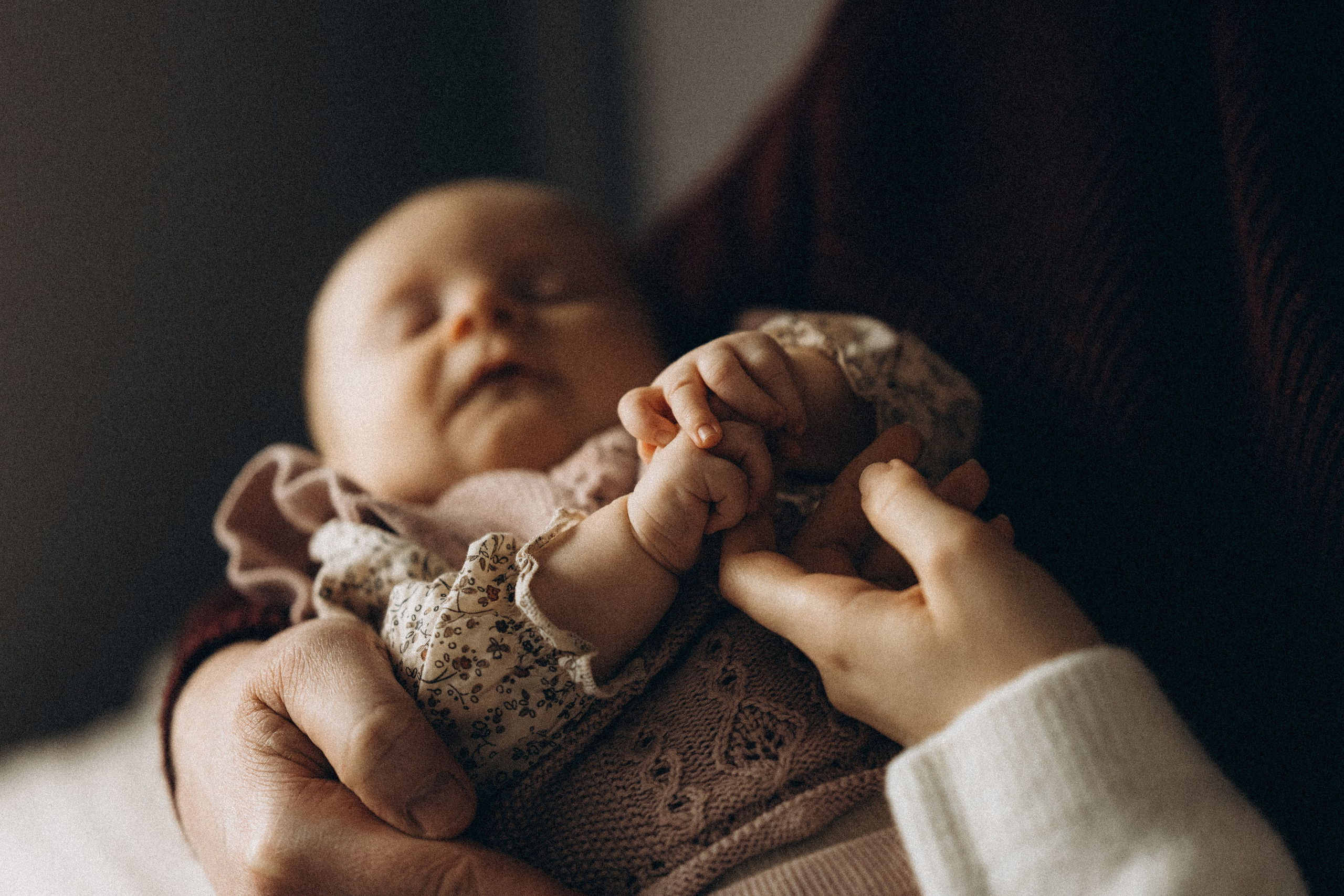 Home newborn session. Tania Gandrabur, photographer in West Midlands, England
