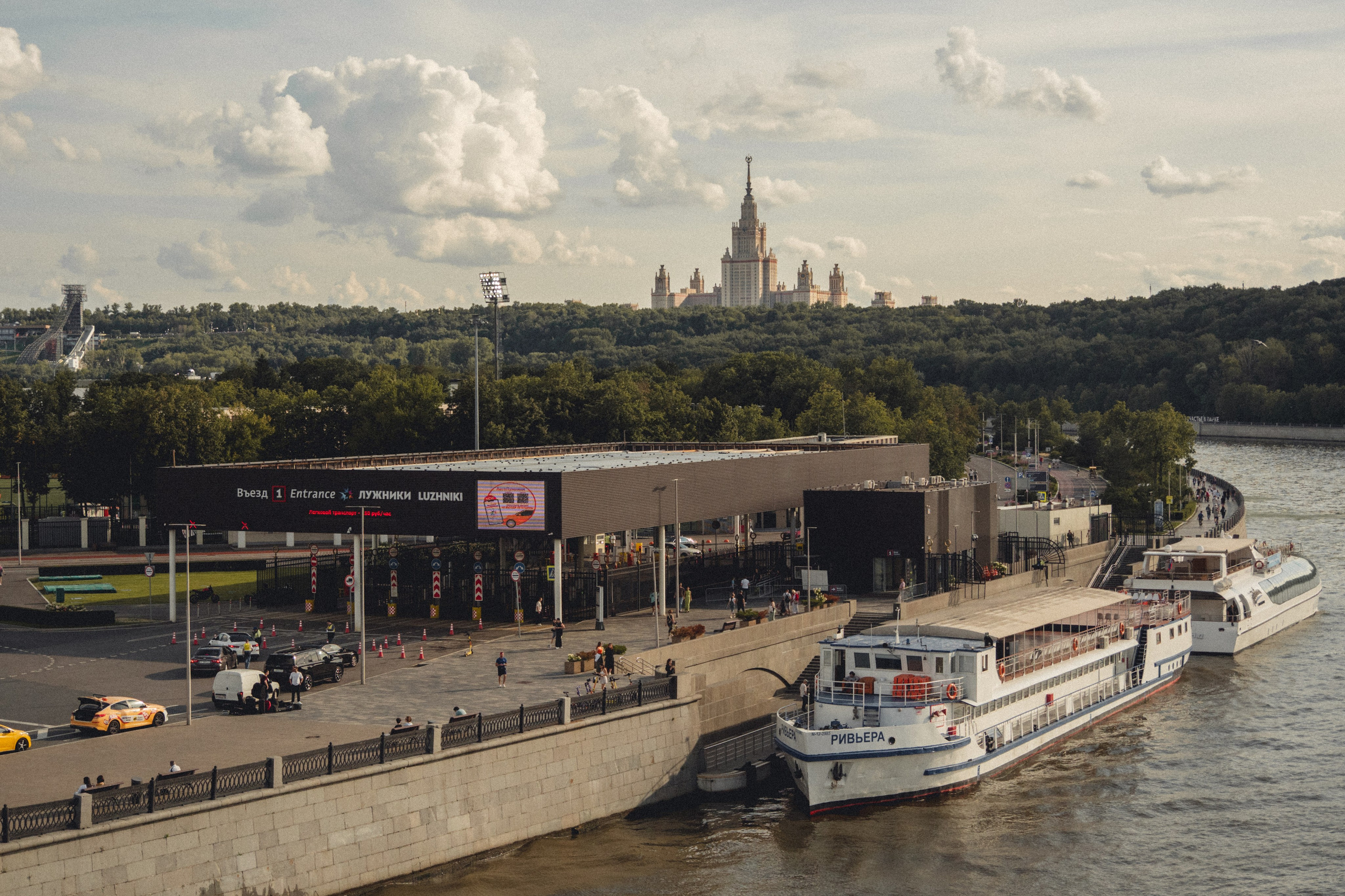 Воробьевы Горы. Photographe sur Cote d’Azur. Portraits de familles, couples, enfants, événements