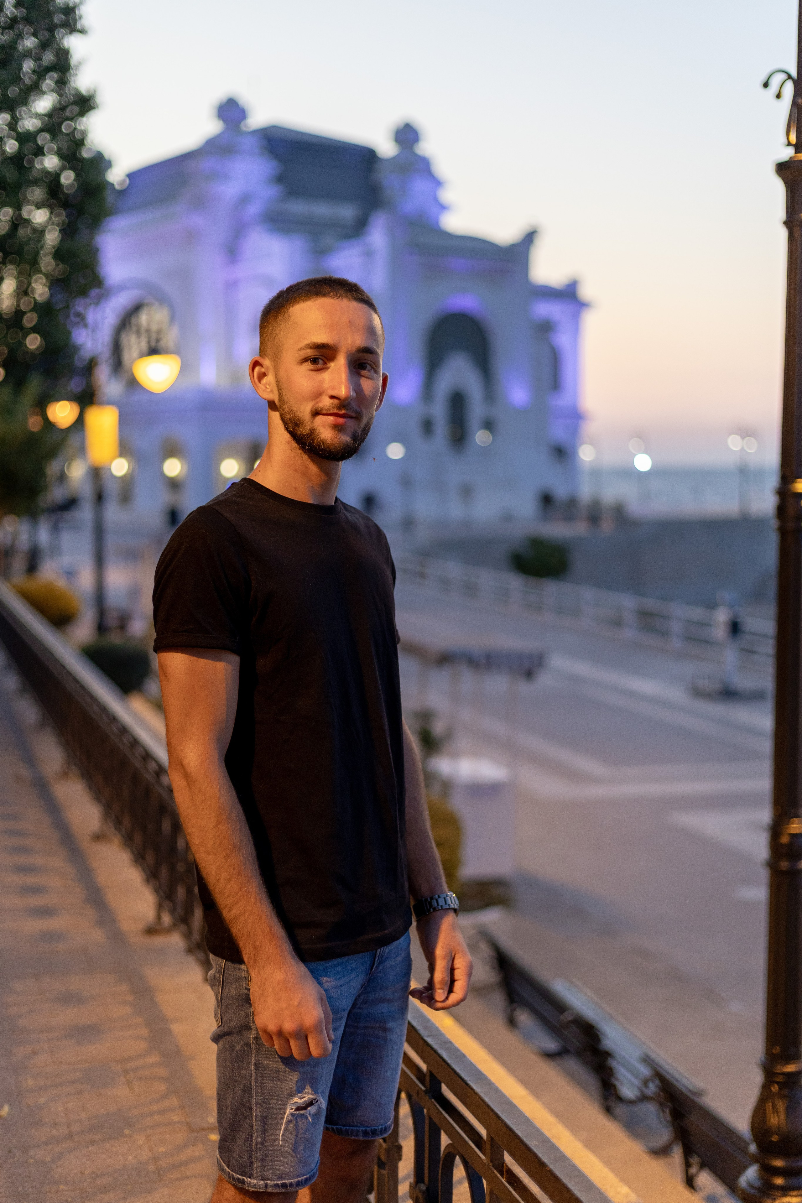Cătălin O. Fotograf. Lucrez cu oameni, produse și spații. Portret și fotografie creativă. Bacău, România. Lidia Savinoiu
