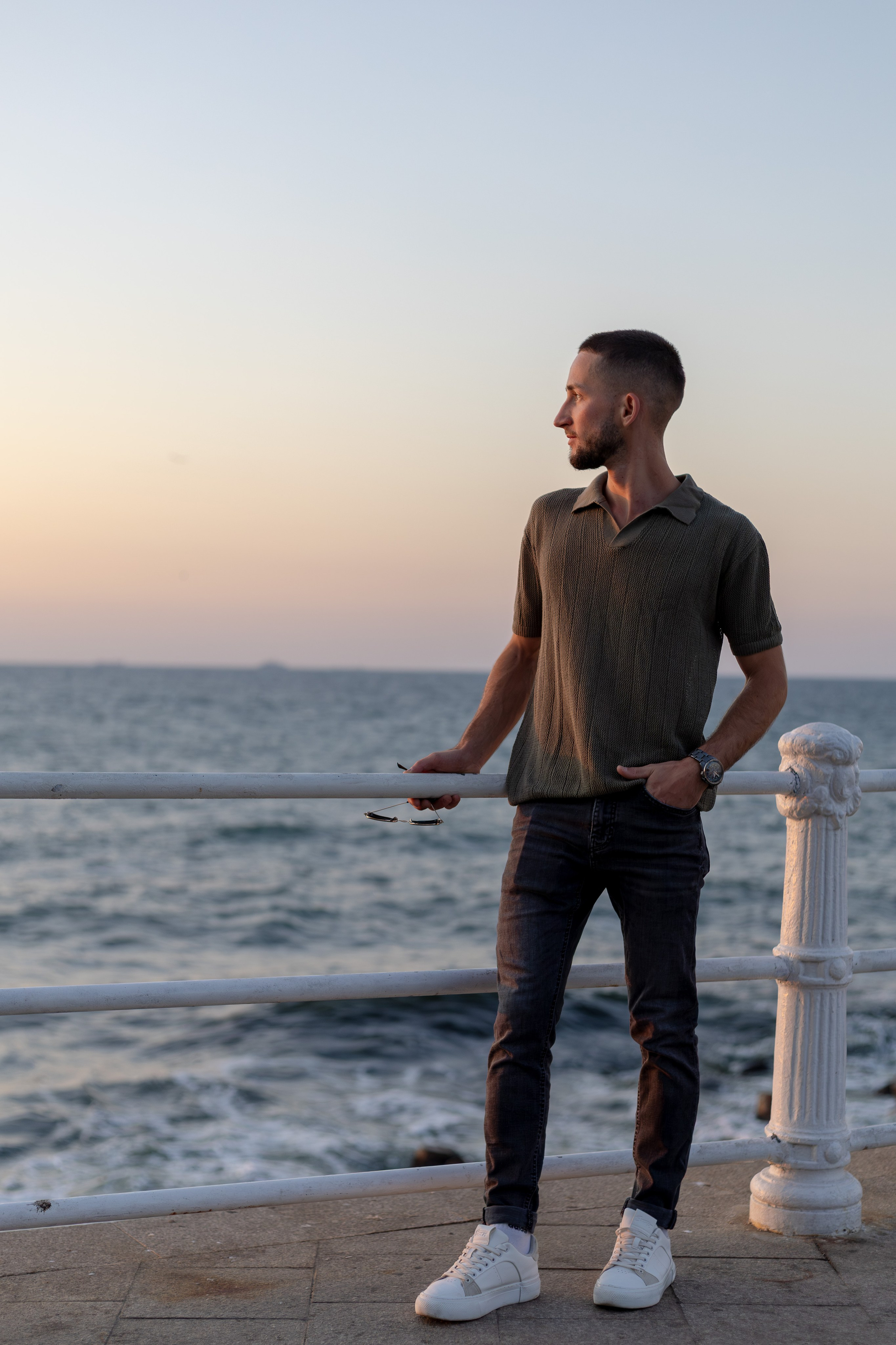 Cătălin O. Fotograf. Lucrez cu oameni, produse și spații. Portret și fotografie creativă. Bacău, România. Lidia Savinoiu