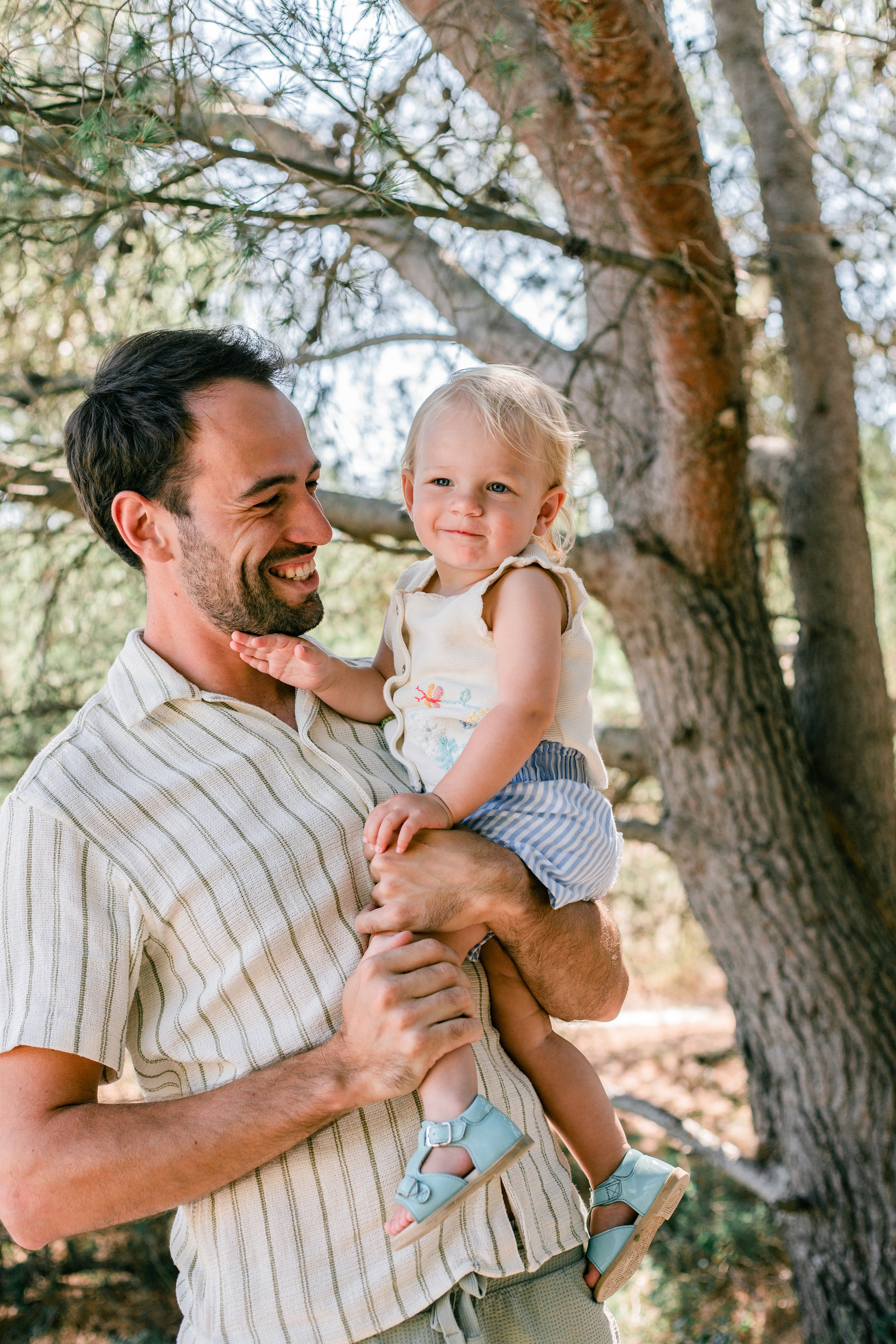 Elise et sa famille. Studio photo « Partage ton bonheur » – Photographe famille près de Châtellerault, Poitiers et Tours
