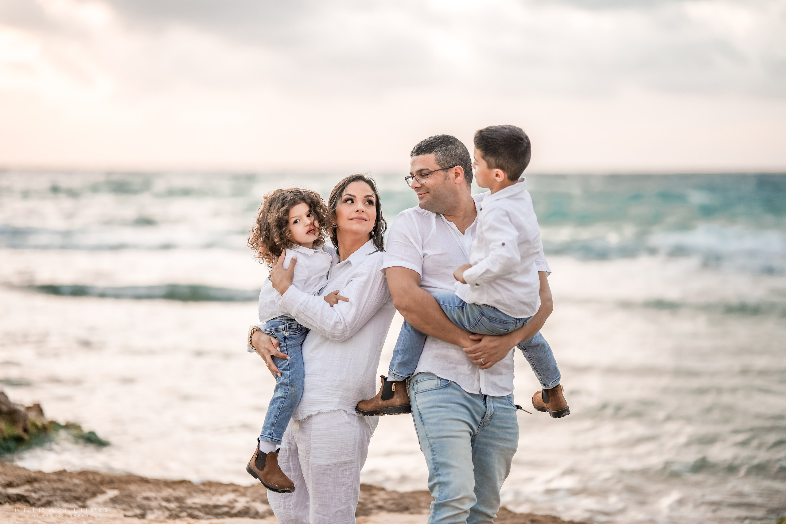 חלאקה. לופו צלמים — צילום חתונות ואירועים