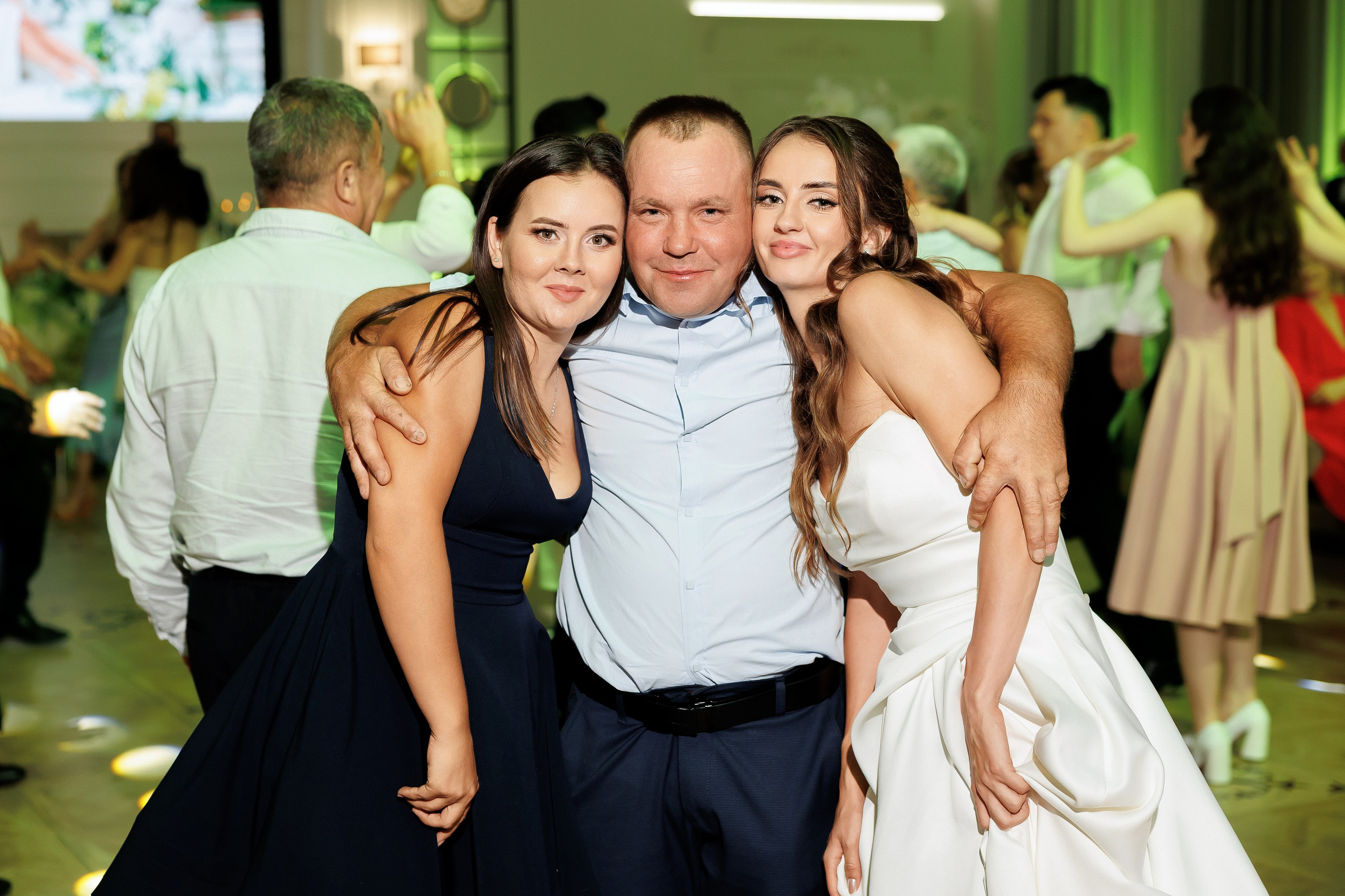 Eugen & Livia — Grand Elysee — Wedding Day. Servicii Foto și Video 067188353