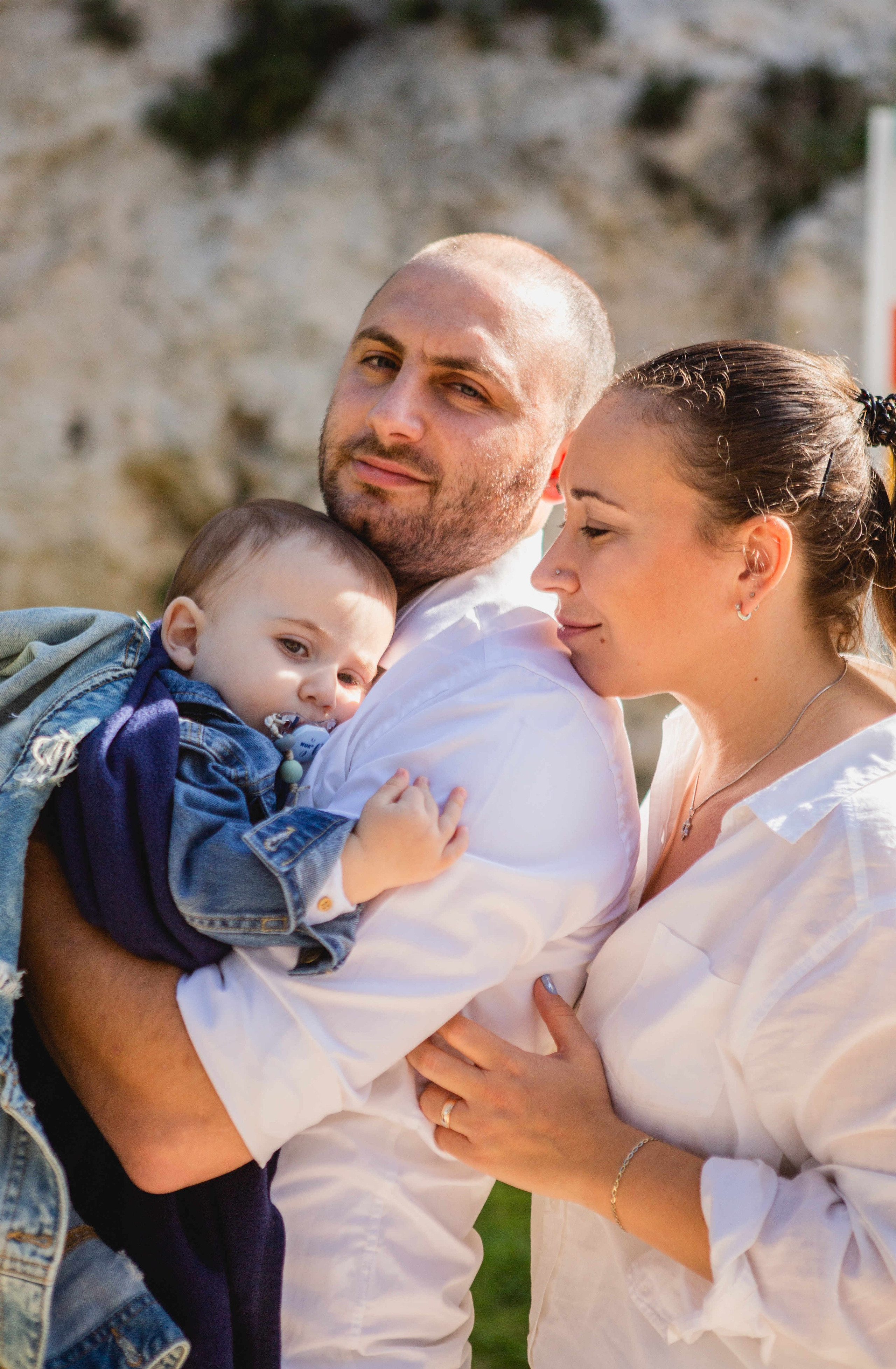 AT THE WALLS OF THE OLD CITY. PHOTOGRAPHER IN ISRAEL