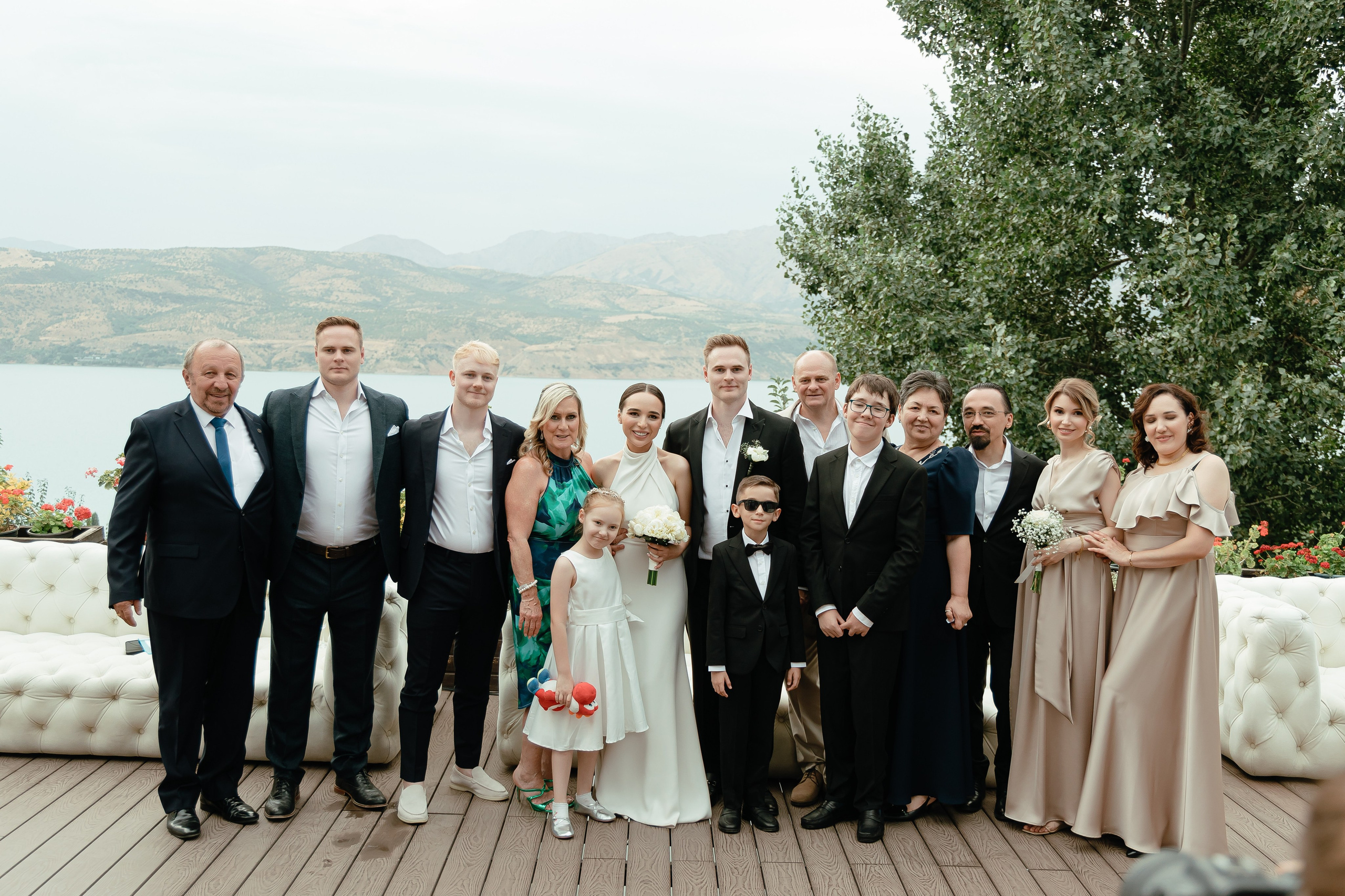 Thomas & Suyumbika. Главная