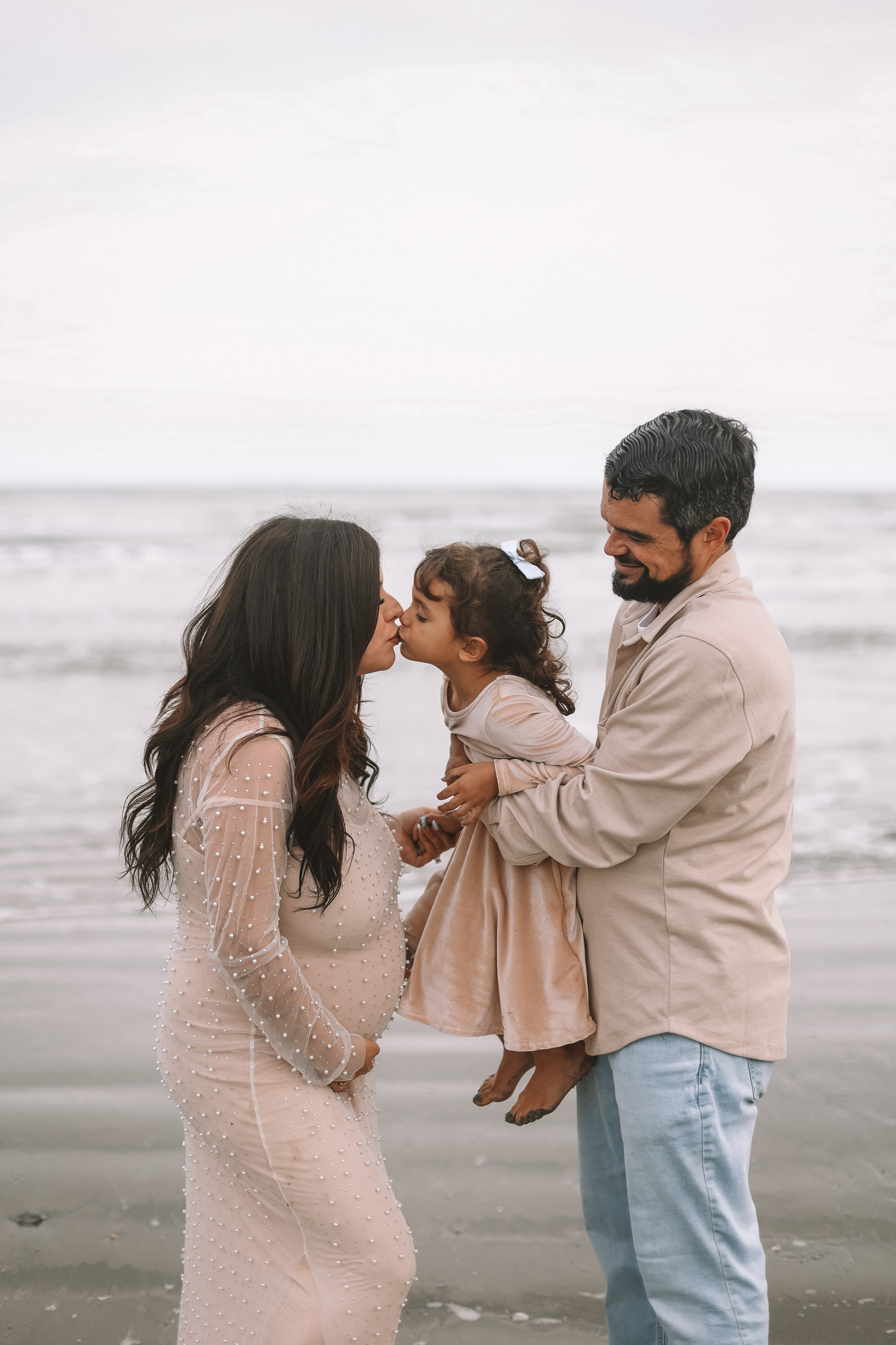 Contact Me. Iryna Yaremchuk | Family & Maternity Photographer in Houston, TX