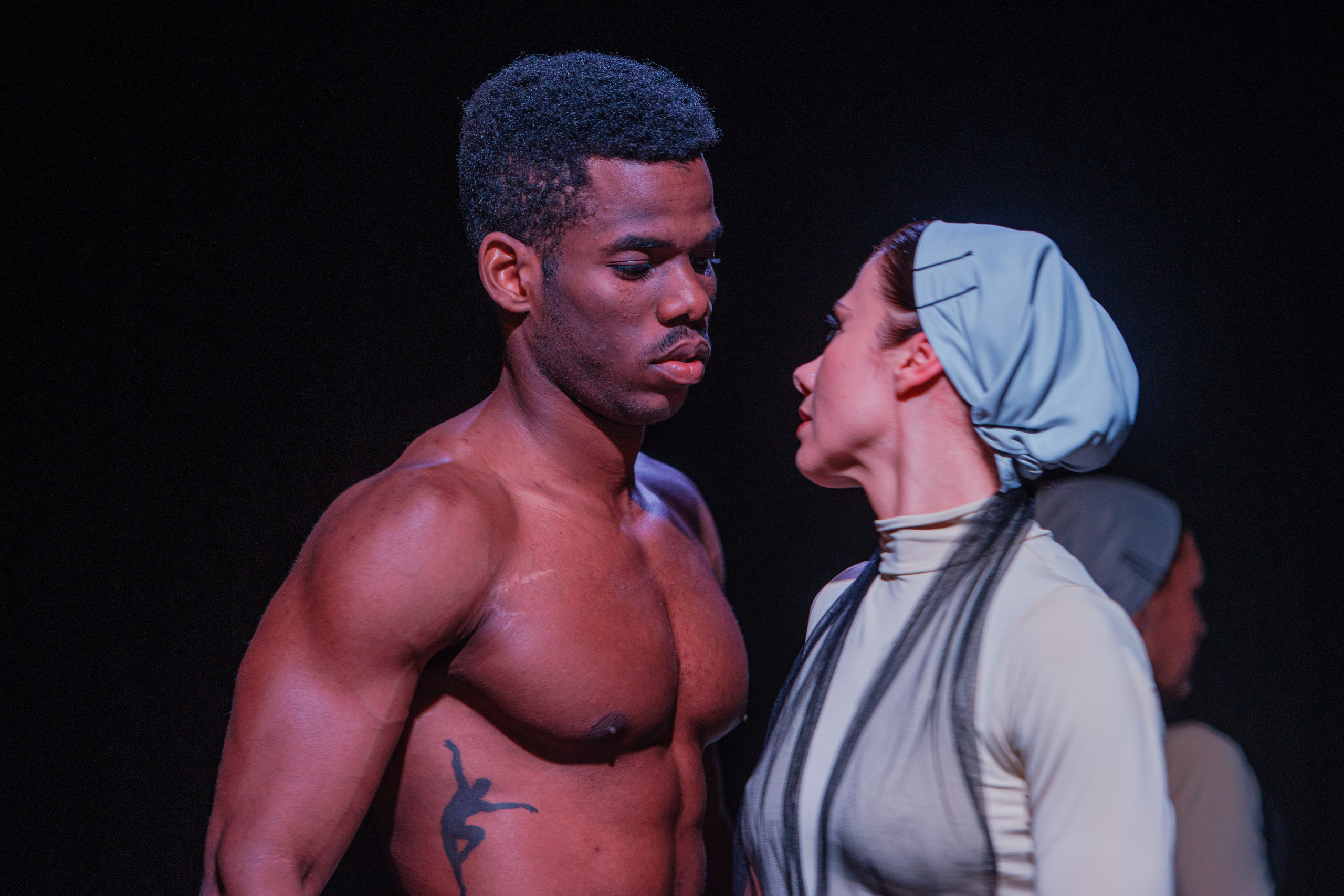 Fotos de la representación teatral en Valencia. Fotógrafo de retrato, familia y reportajes en Valencia | España | Europa Vitalii Lumier