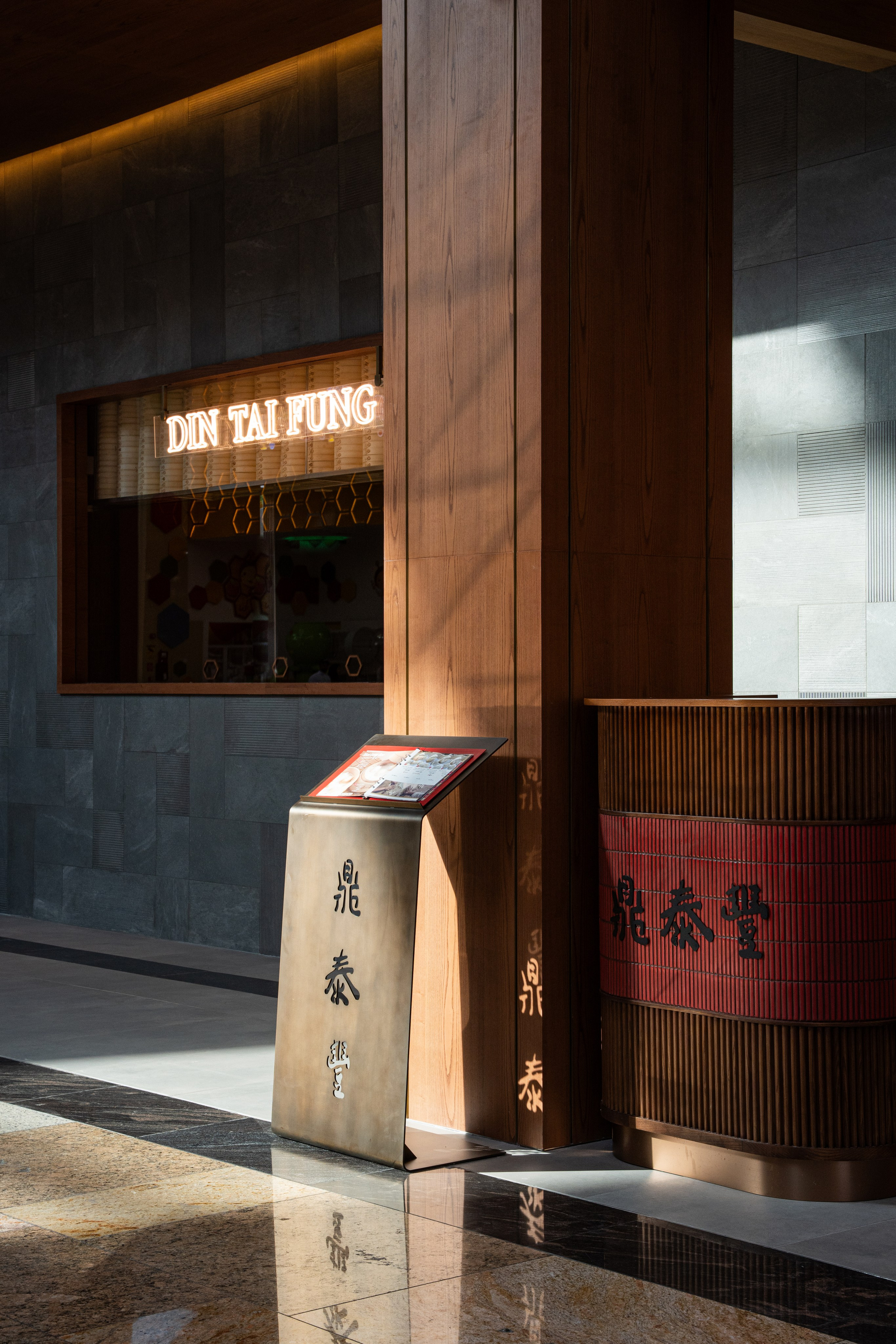 INTERIOR. Photo and video production. Editing & retouching services. Training