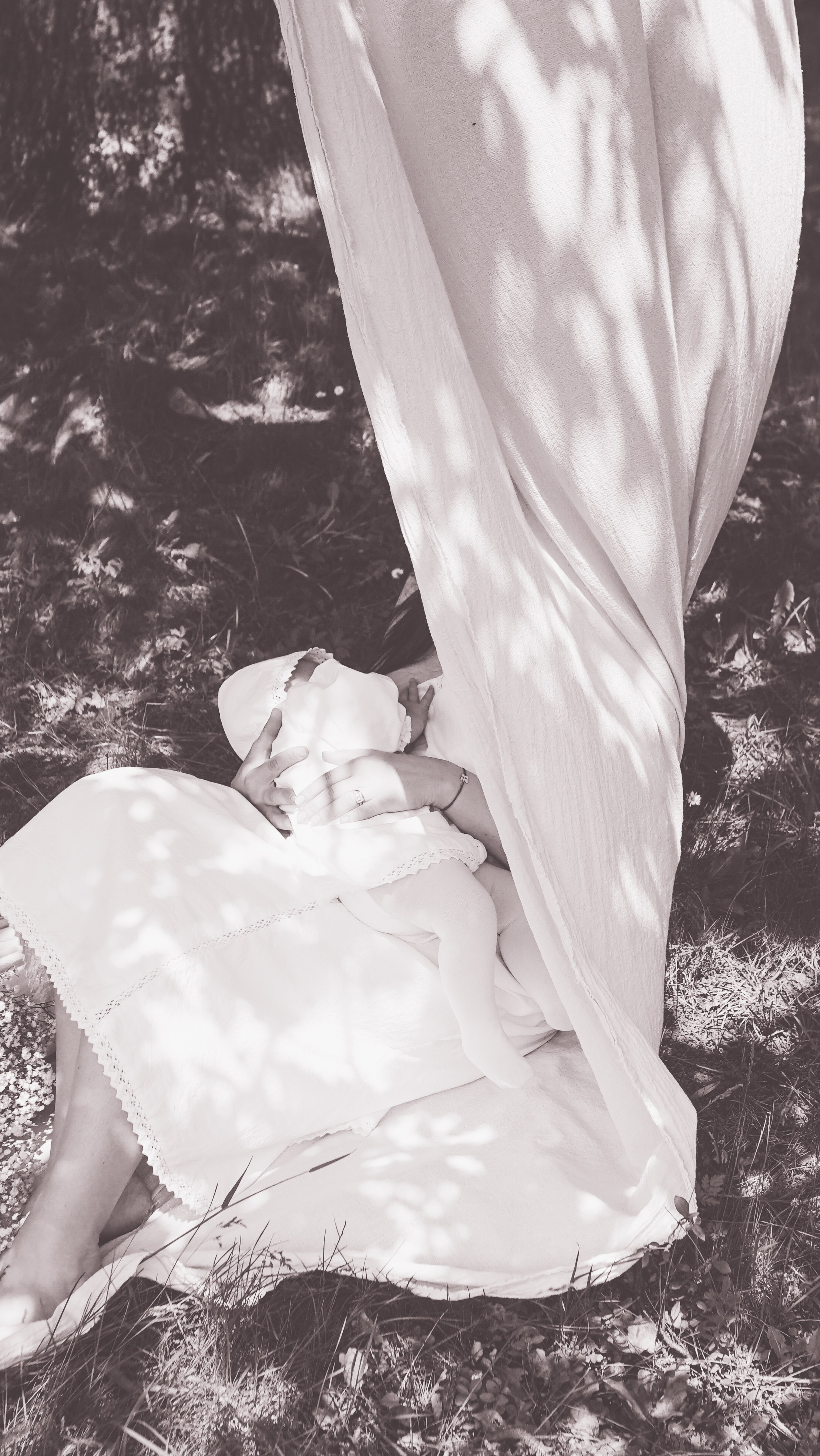 Mother Earth: Proiect de Fotografie Maternitate | Mădălina Beda. Madalina Beda- Artist vizual, fotograf, doula la nastere, consultant babywearing Brasov si in toata tara