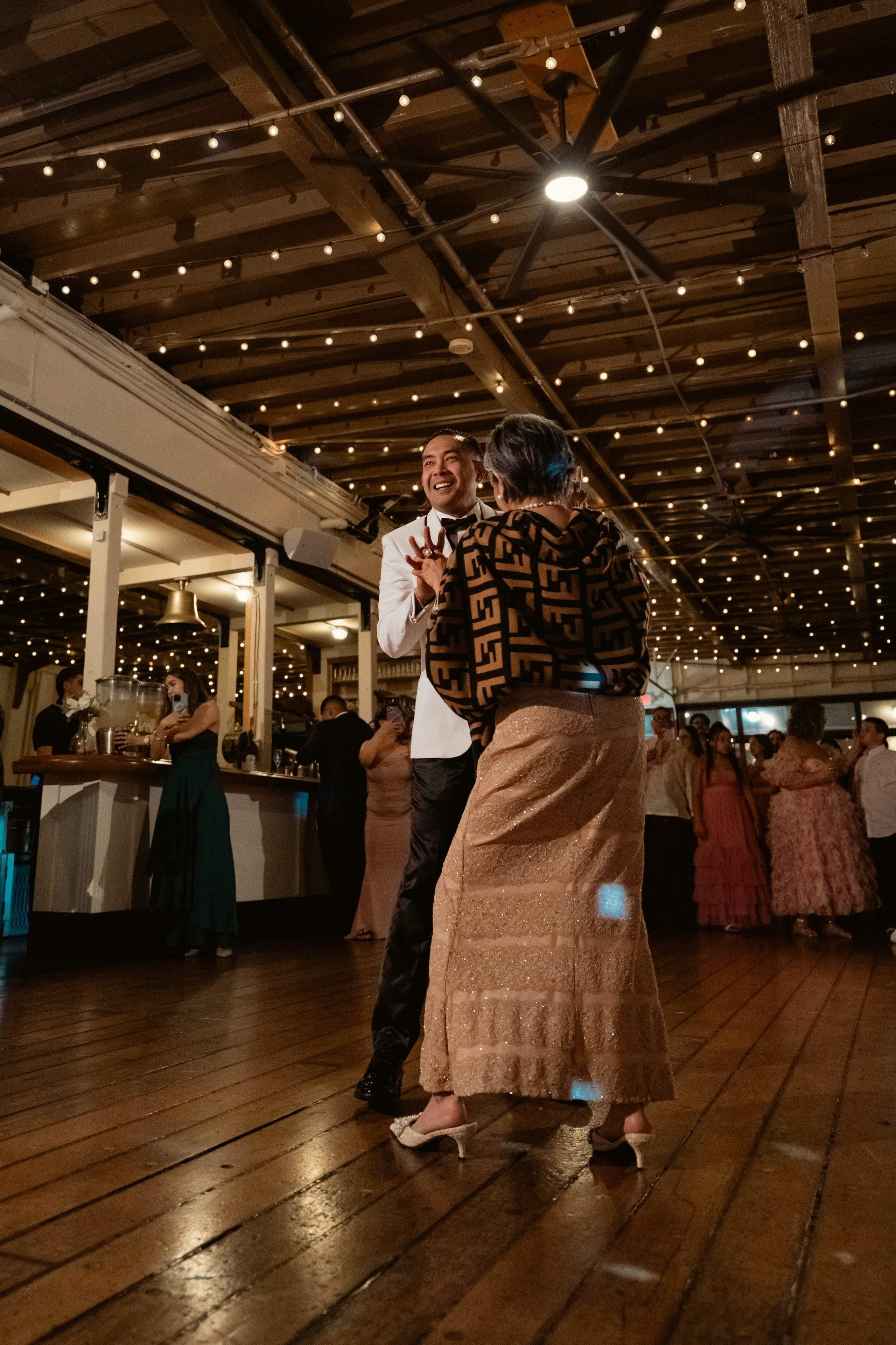 Kevin & Katie. Wedding & portrait photography in the Seattle Area. Helen Michelle photographer