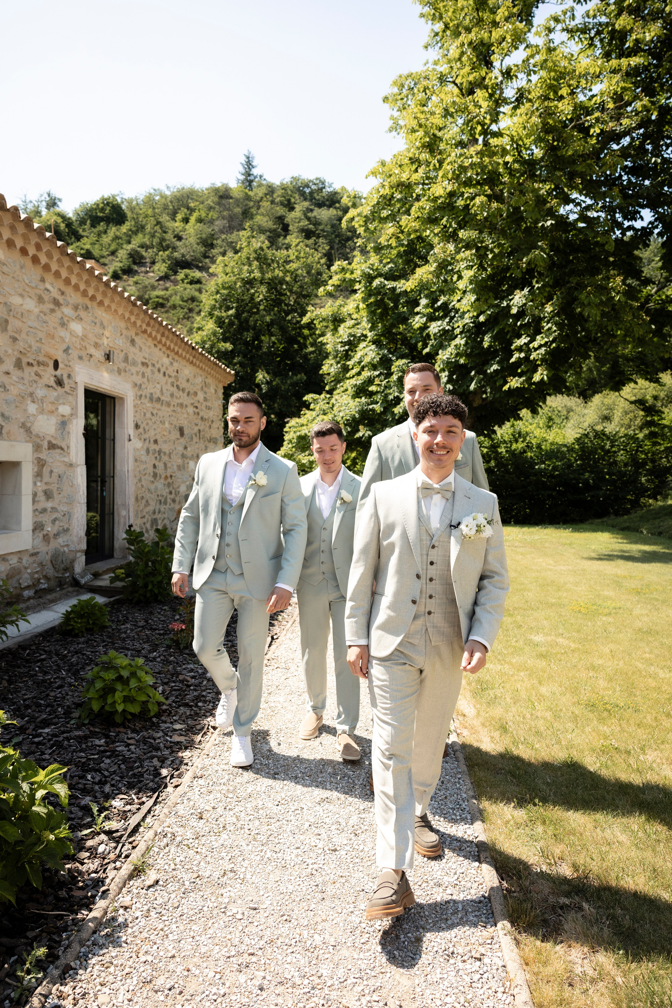Modern Château Wedding in Occitanie — Domaine de Merlac. Eugénie Smirnova — Wedding & Elopement Photographer in Southwest France
