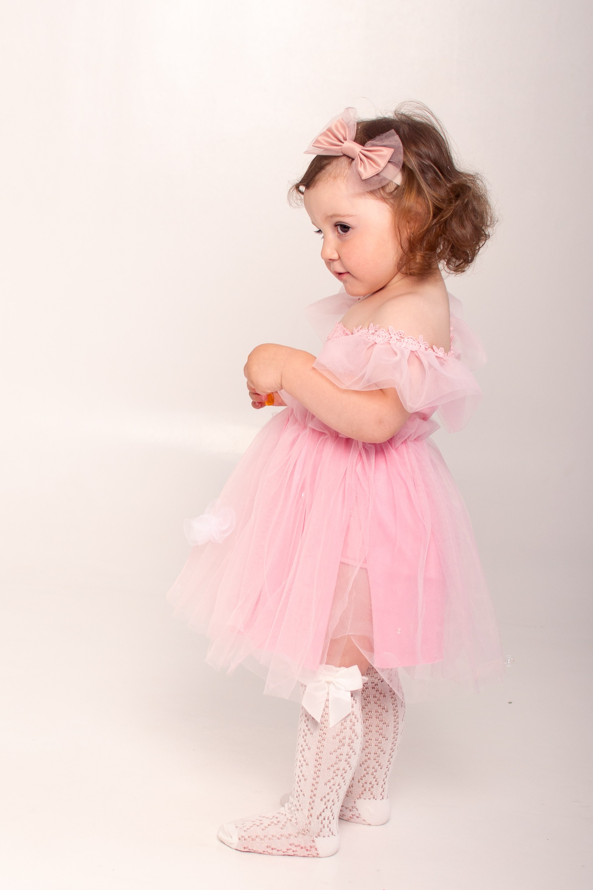 Фотосессия с пионами. Фотограф новорожденных в Темиртау и Караганде Любовь Жукова newborn