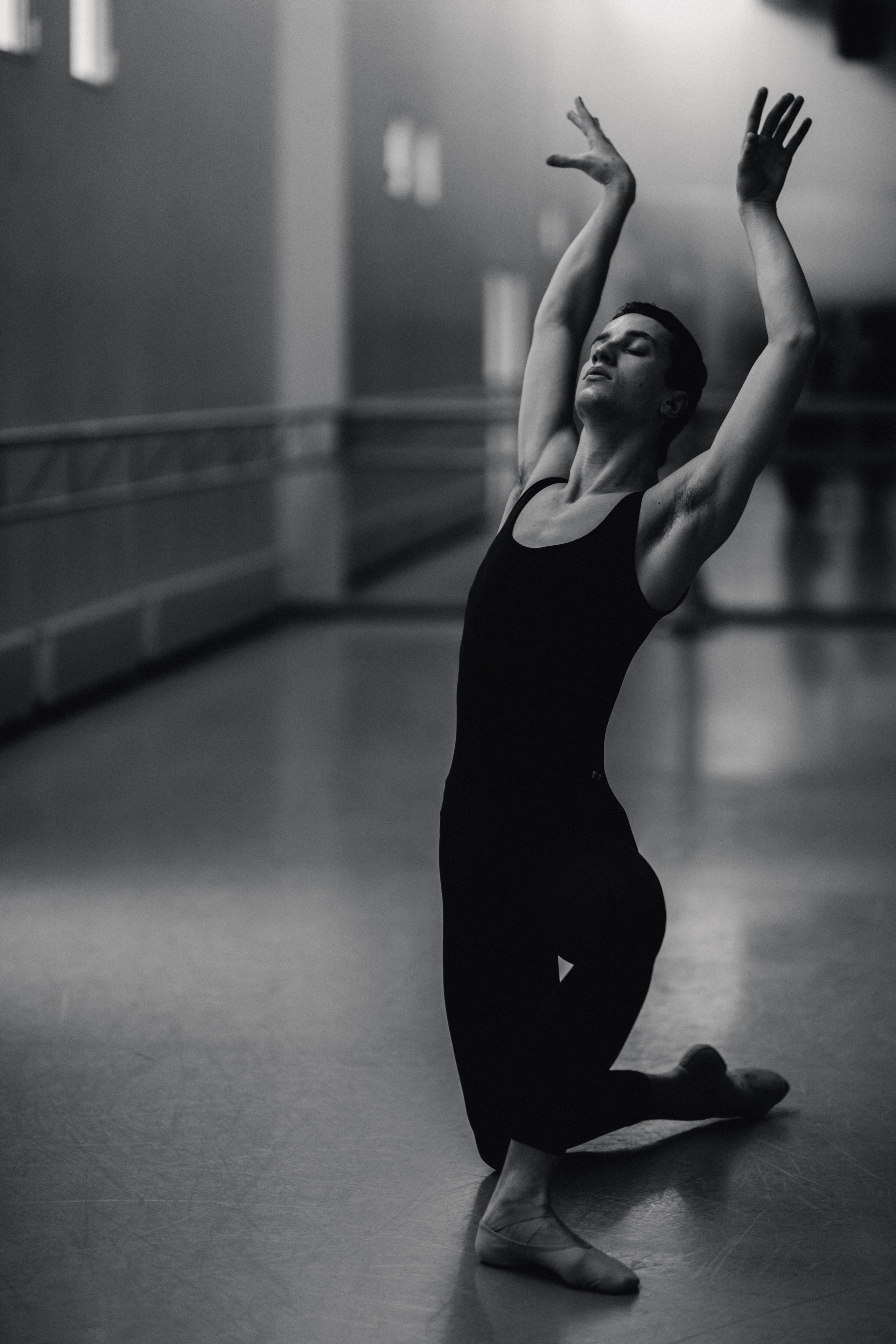 DANCERS. Victoria Olonen – Cinematic Portrait Artist | Helsinki & Europe