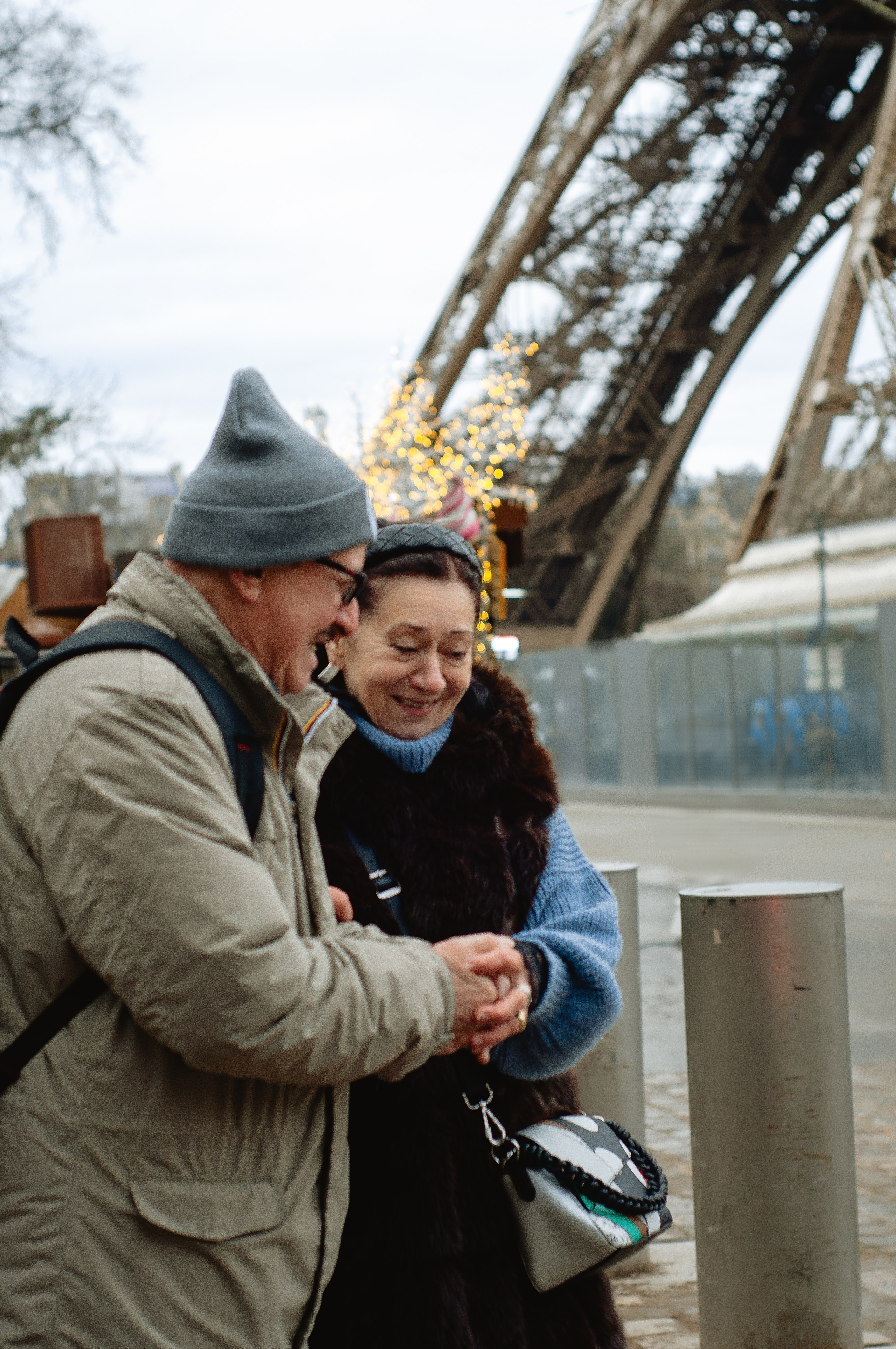 Photoshoot in Paris for the elderly couple. Paris photographer — Polina Osipova