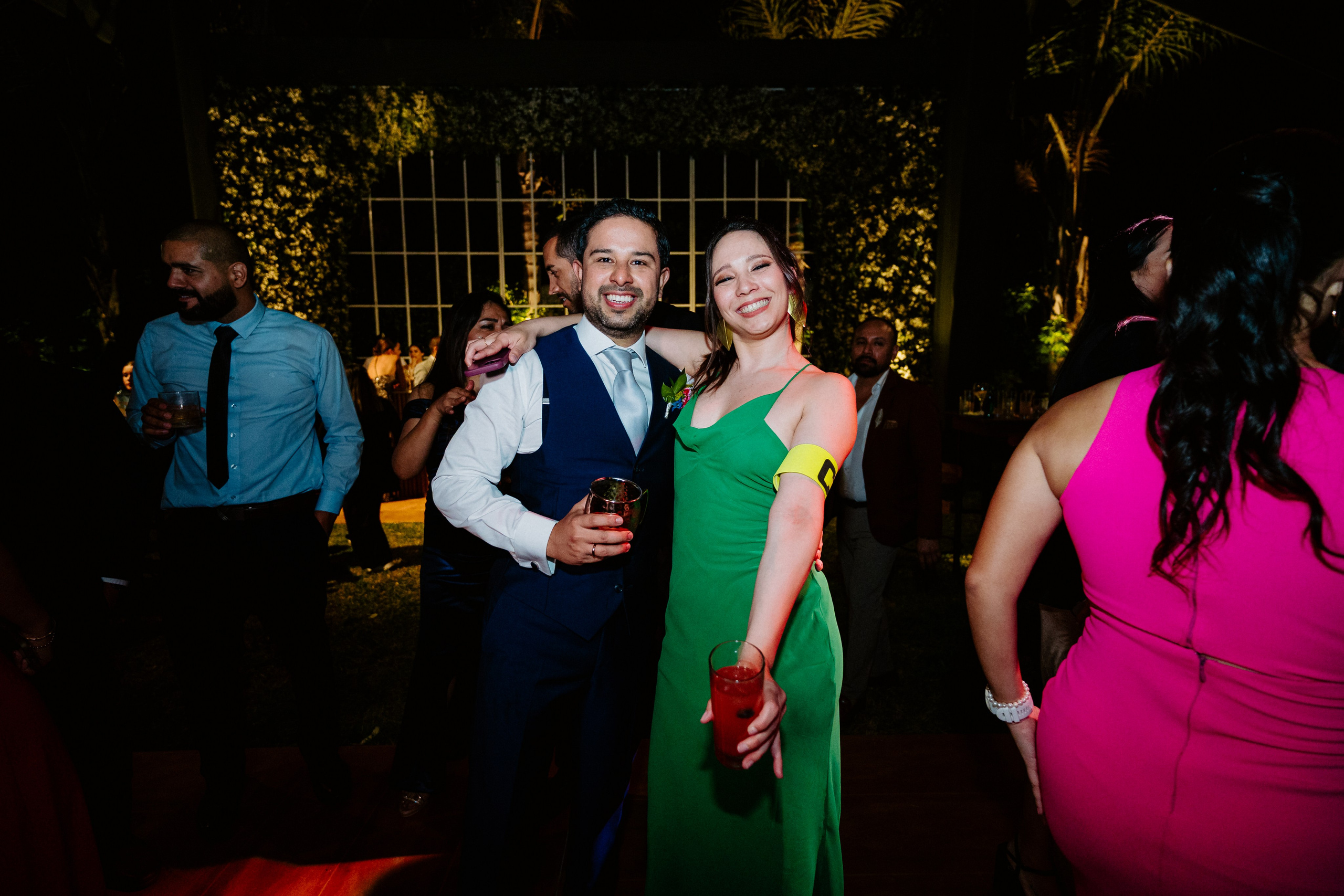 Un vistazo a la fiesta. Fotógrafo de Bodas en Lima | Ronhy Altamirano. Fotografía narrativa y cinematográfica para bodas, quinceañeras y eventos exclusivos
