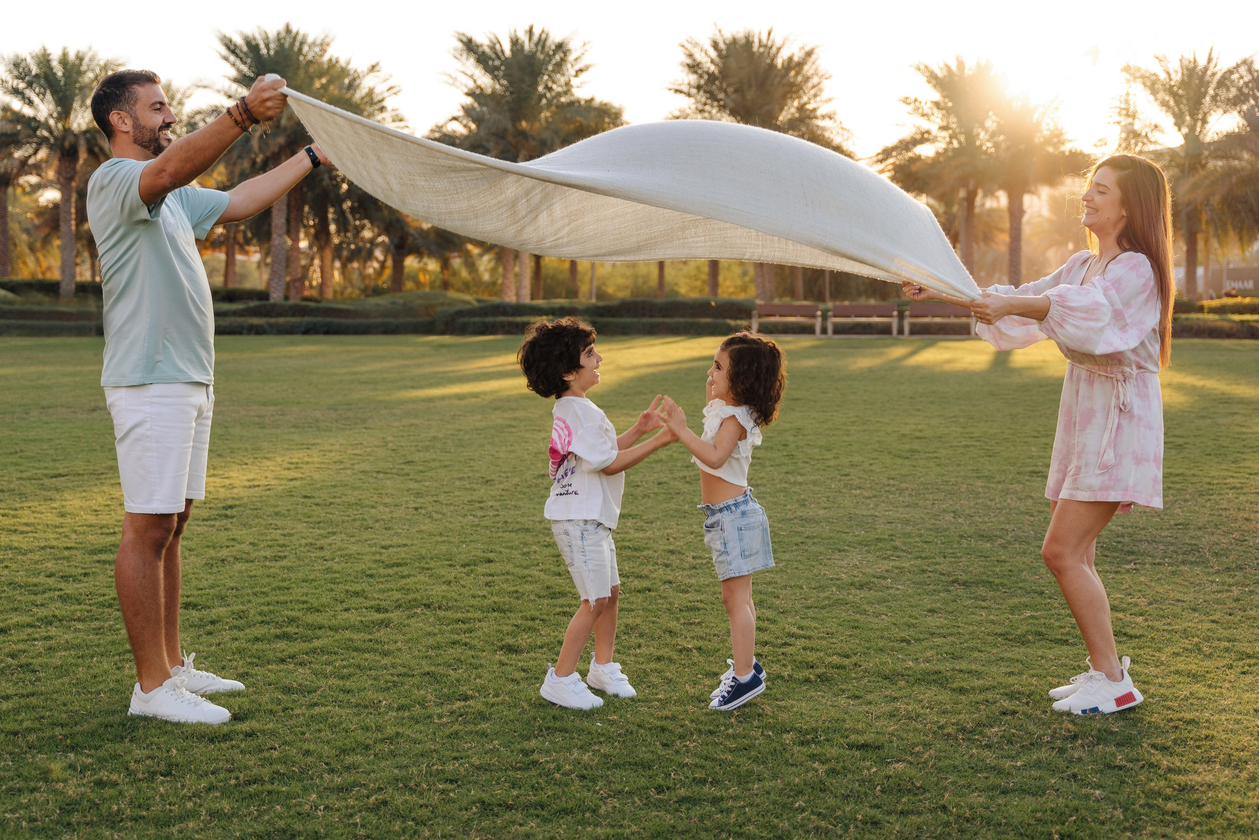 Family fun and play in the park. Angela Iakovleva — Family Photographer in Dubai