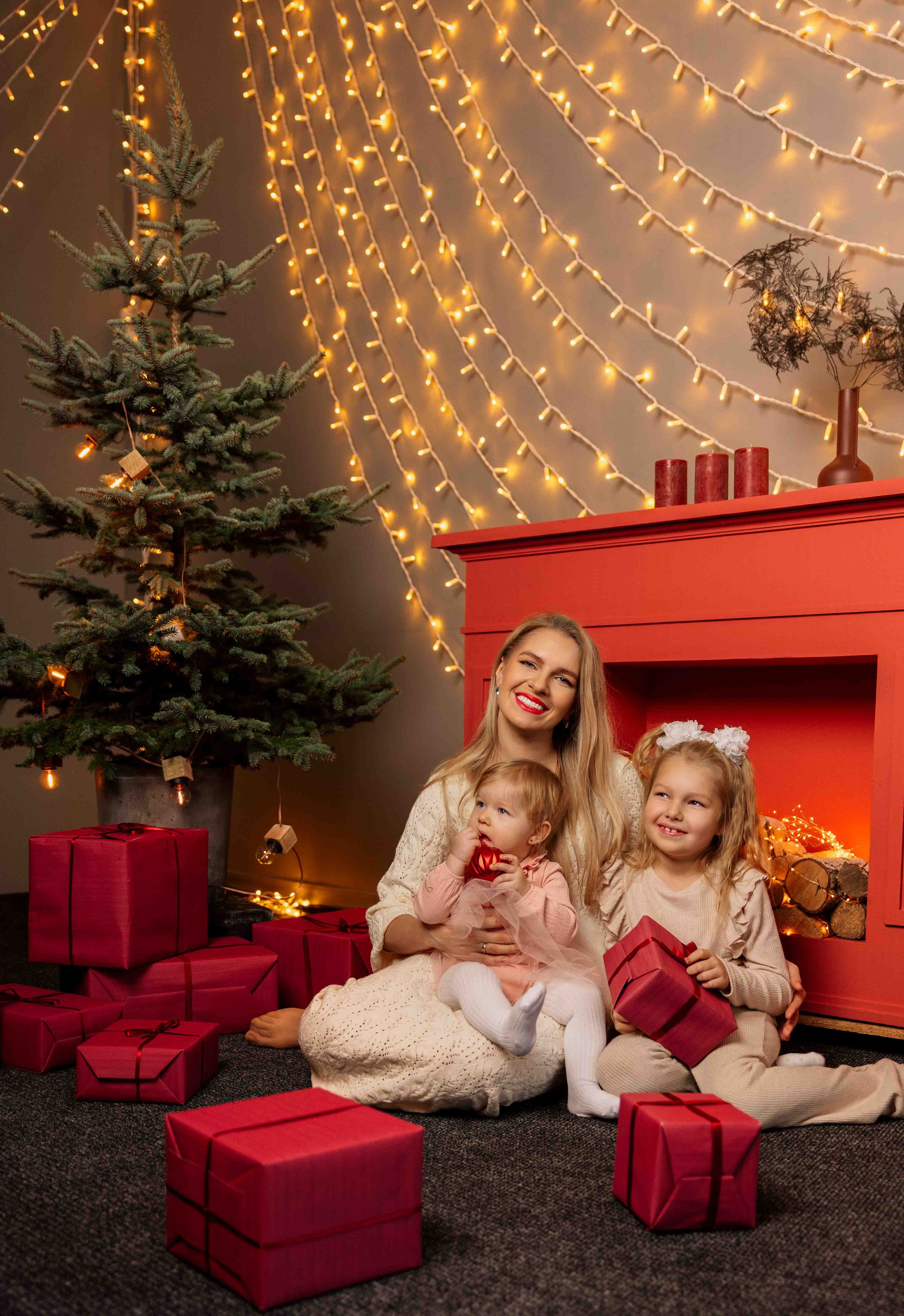 Jauki Kalėdinė fotosesija Vilniuje: studijoje, namų šilumoje, gamtoje ar mieste. Framed by Evelina | Vestuvių fotografė