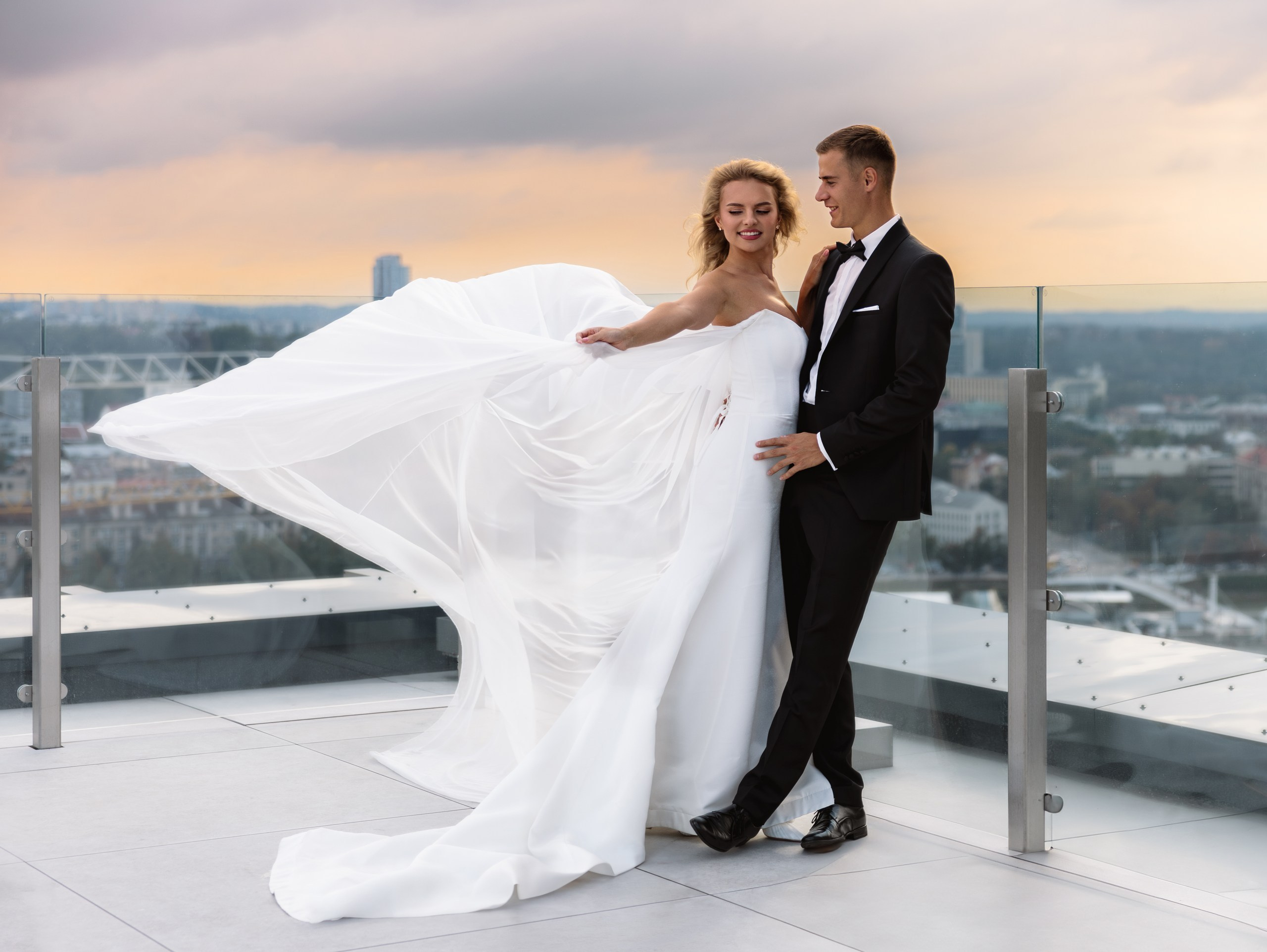 Modernios lokacijos fotosesijai Vilniuje. Framed by Evelina | Vestuvių fotografė