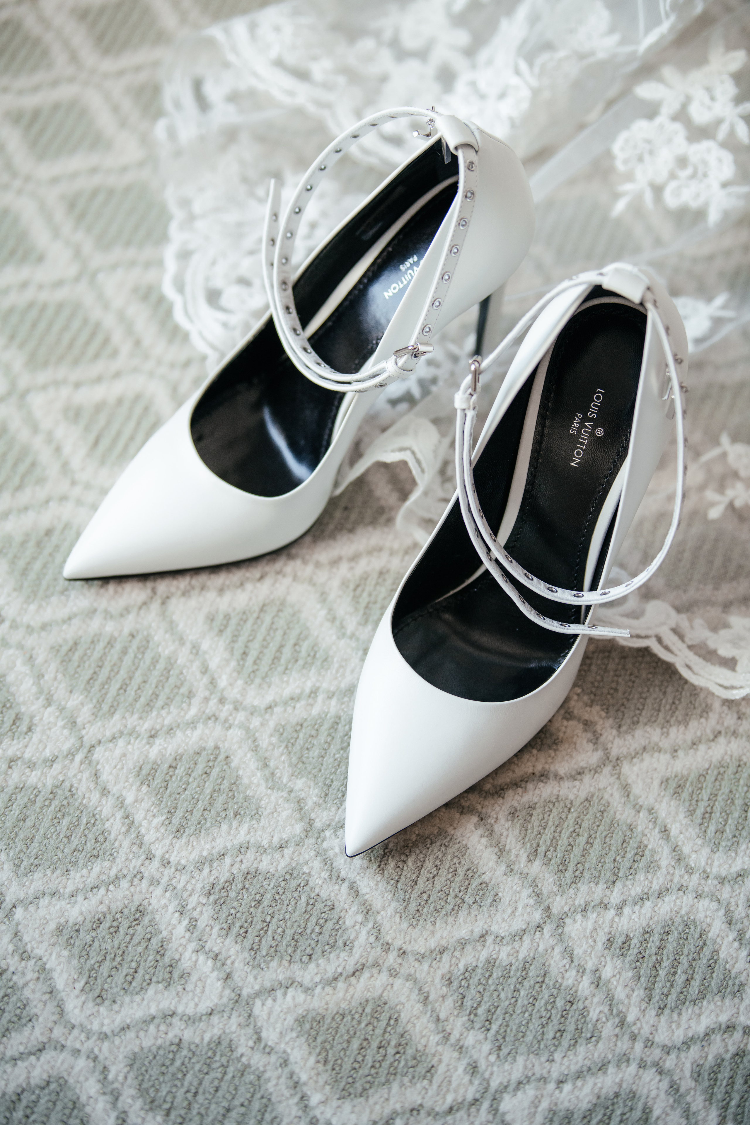 MARCELA & BRUNO Castle Gütsch in Luzern, Switzerland. I am Elena Altendorfer. Wedding photographer in Zurich and Switzerland