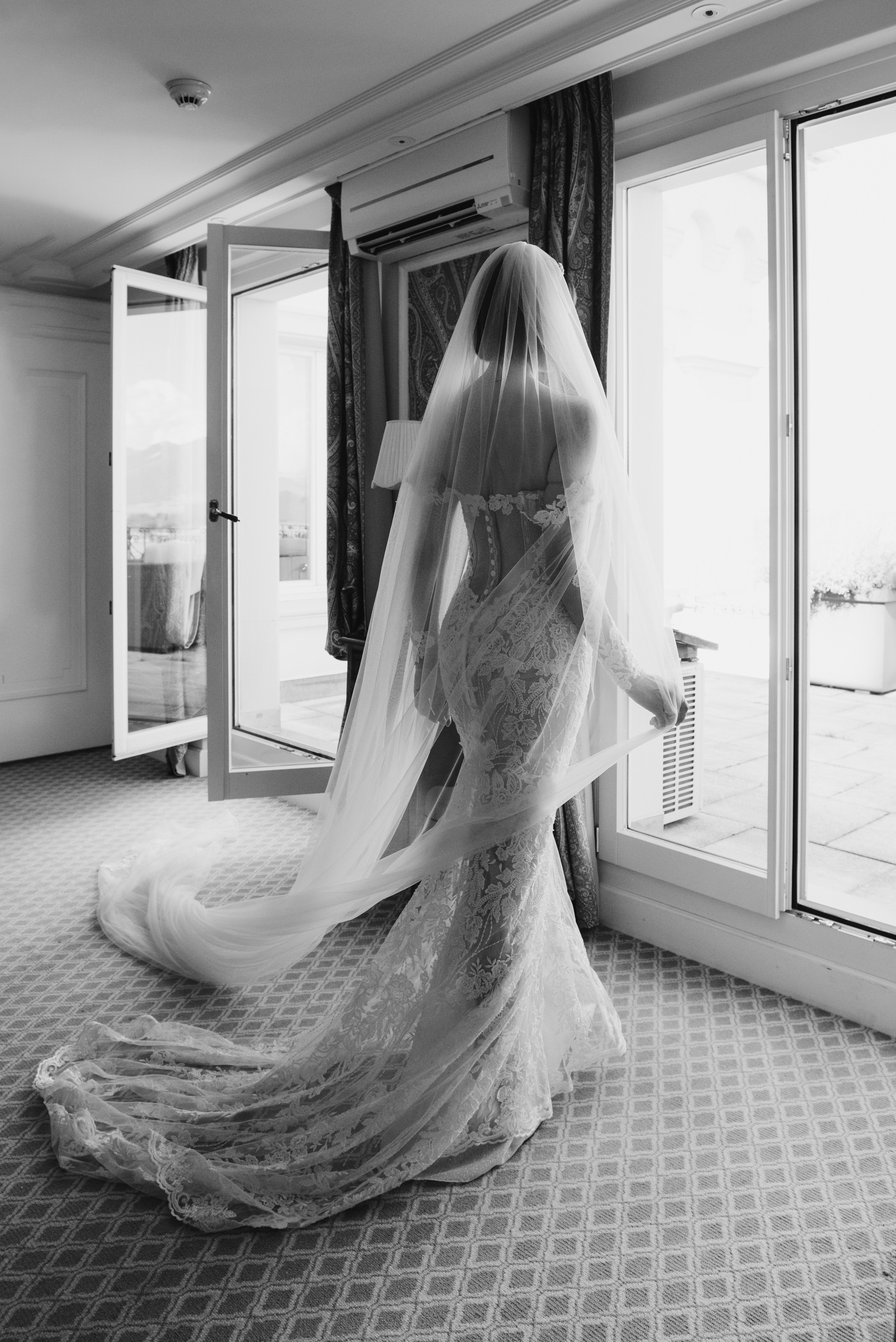 MARCELA & BRUNO Castle Gütsch in Luzern, Switzerland. I am Elena Altendorfer. Wedding photographer in Zurich and Switzerland